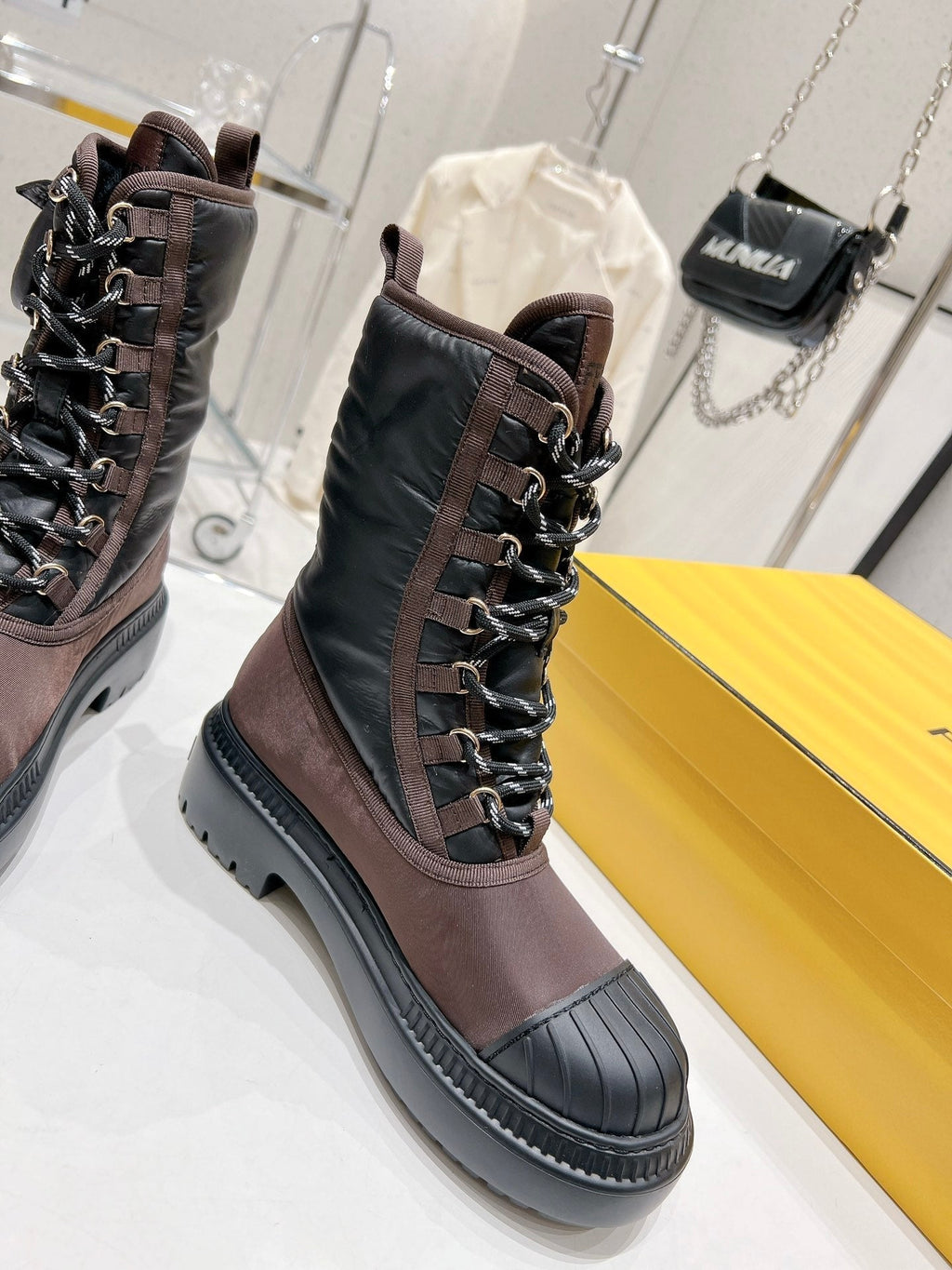 Luxury Shoes - FED - 240