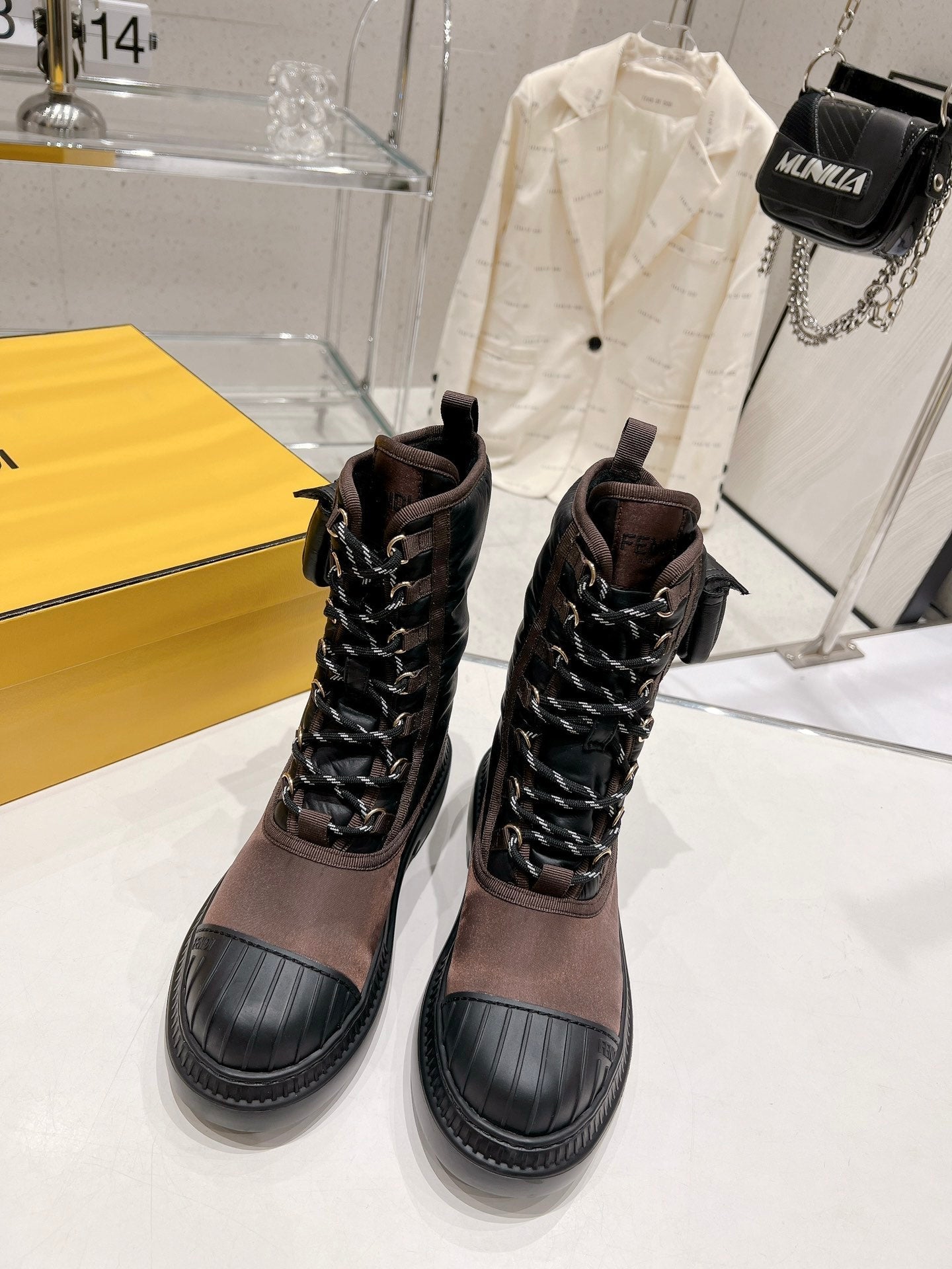 Luxury Shoes - FED - 240