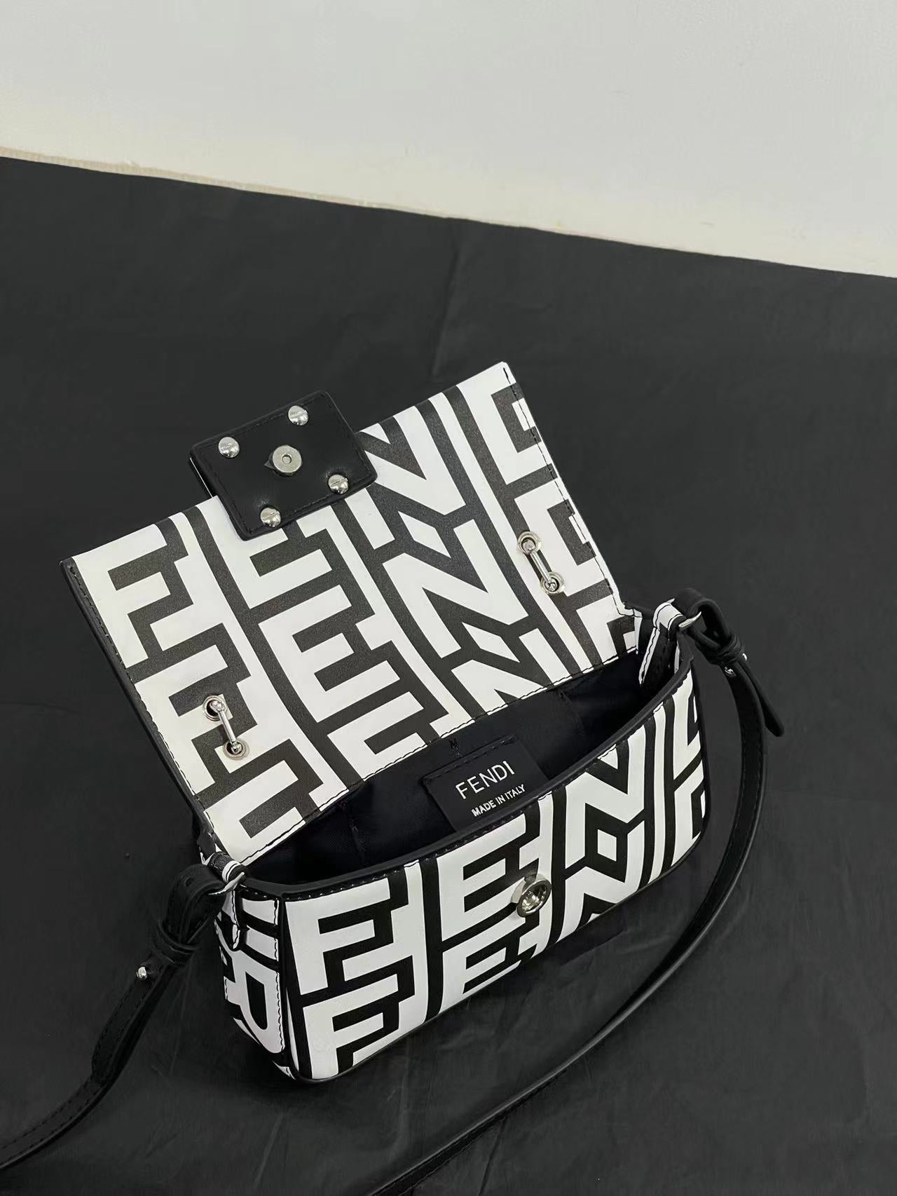 ELE -  Bag - FED - 085