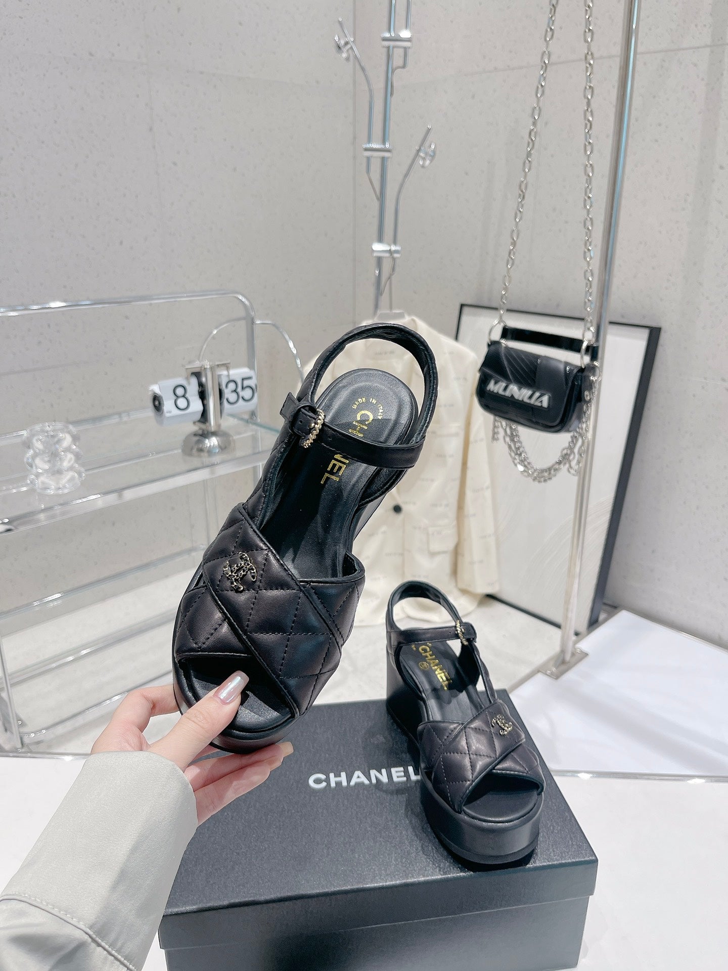 Luxury Shoes Sandals - CHL - 182