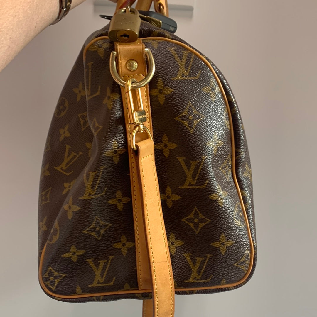 Louis Vuitton Monogram Bandouliere 30
