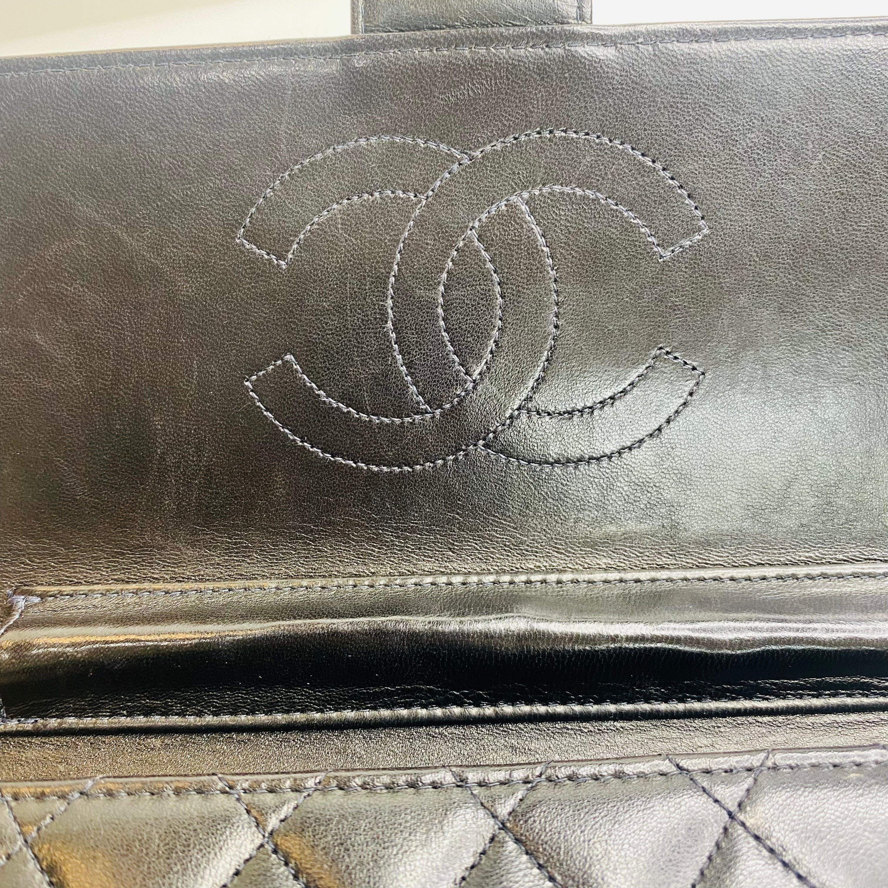 CHANEL Vintage Black Quilted Lambskin Leather Medium Single Chain Flap Bag in NEW CONDITION