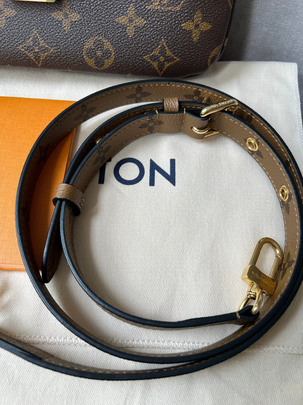 Louis Vuitton Pochette Metis Reverse Monogram (RRP £1,970)