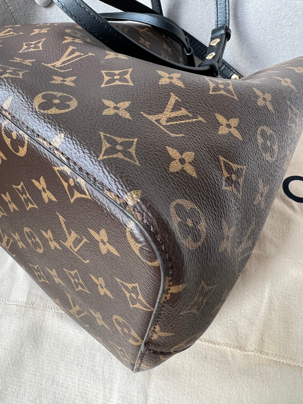 Louis Vuitton Neo Noe Monogram and Black (RRP £1,560)
