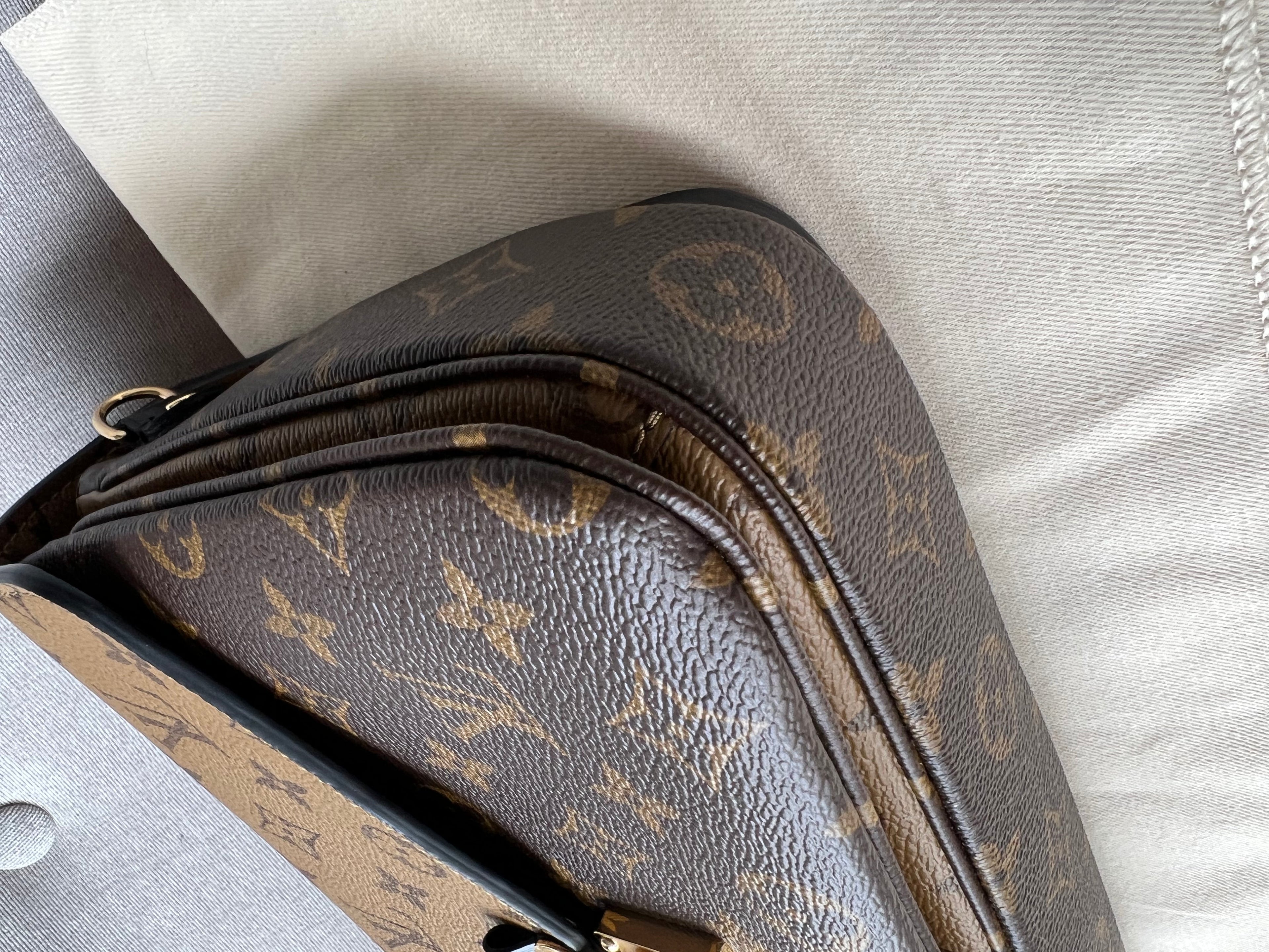 Louis Vuitton Pochette Metis Reverse Monogram (RRP £1,970)