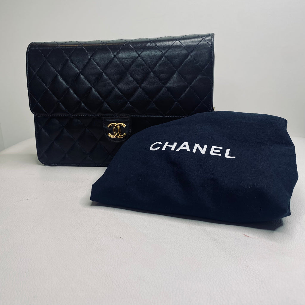 CHANEL Vintage Black Quilted Lambskin Leather Medium Single Chain Flap Bag in NEW CONDITION