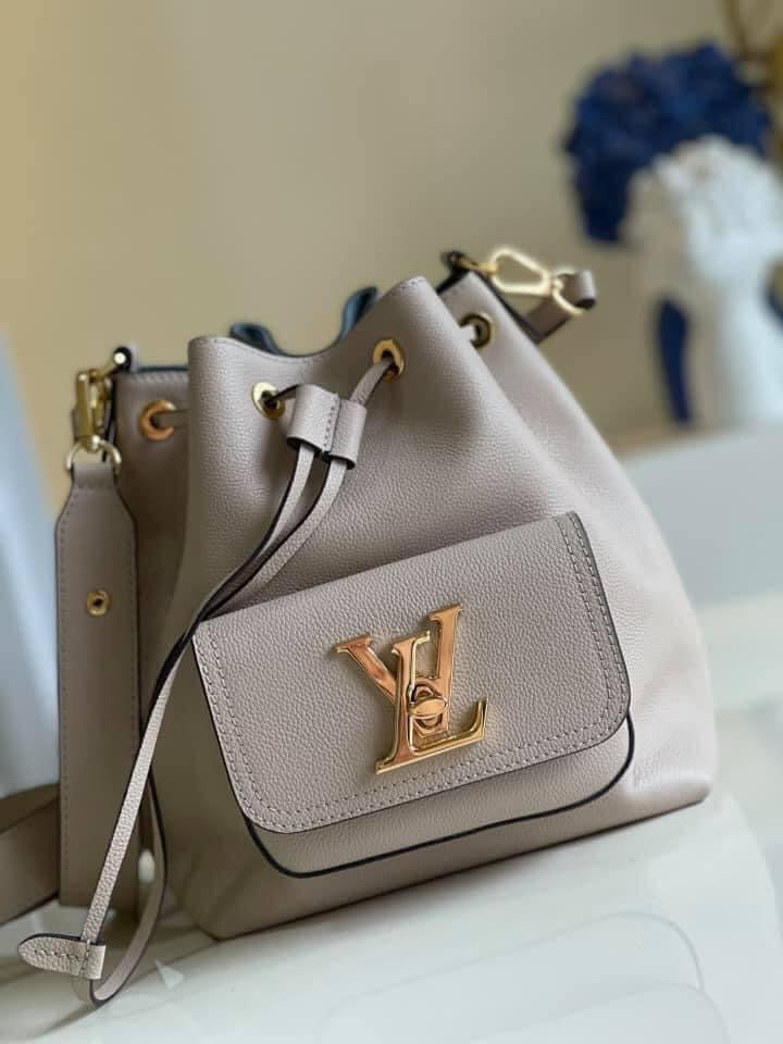 Louis Vuitton lock me bucket Bag
