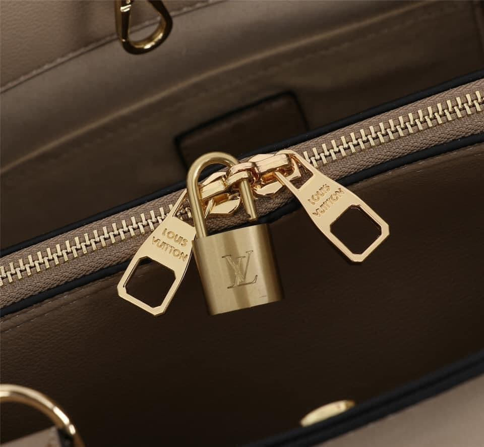 Louis Vuitton Montaigne BB Bag