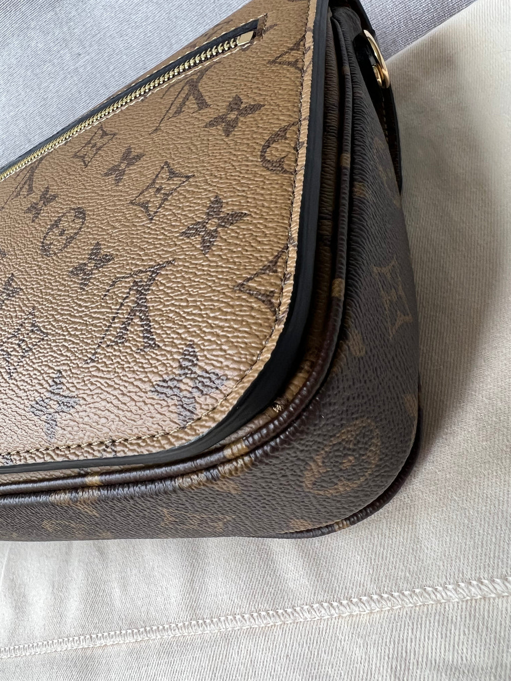 Louis Vuitton Pochette Metis Reverse Monogram (RRP £1,970)