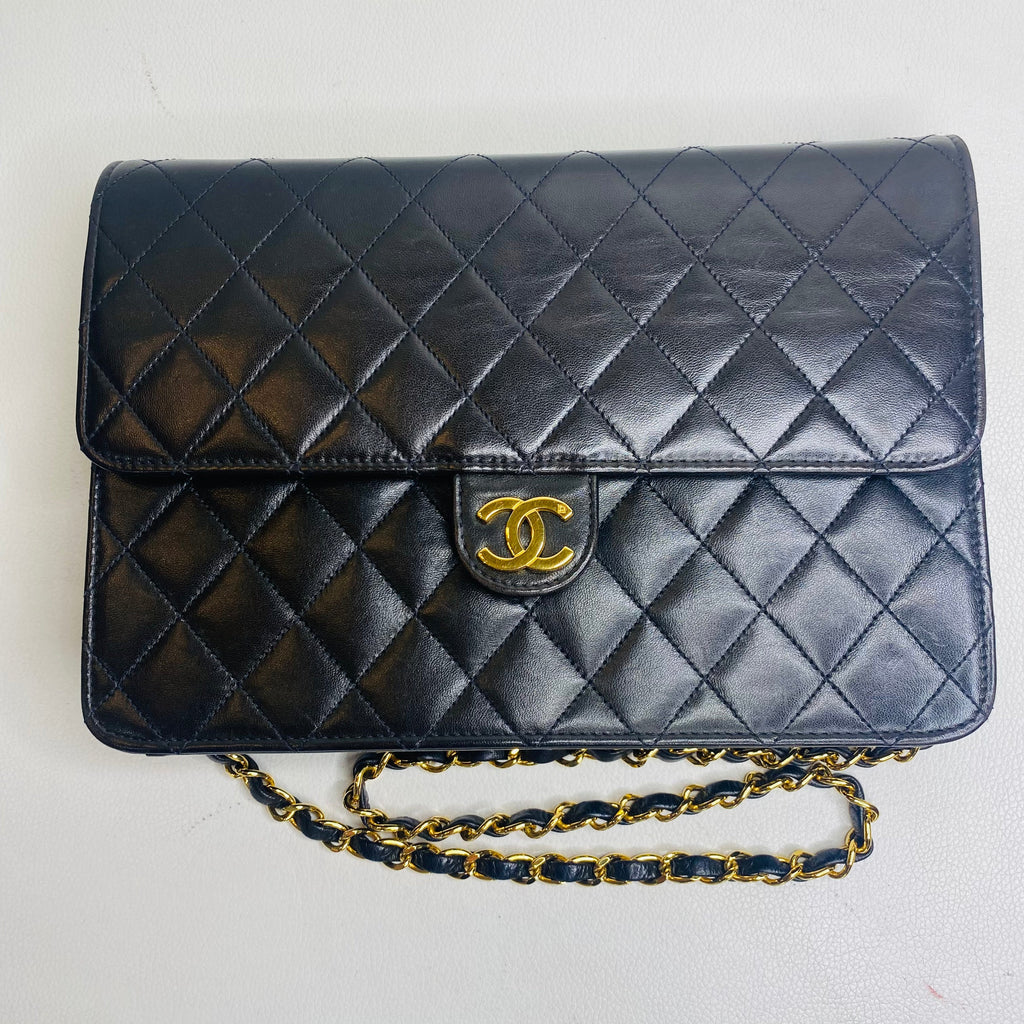 CHANEL Vintage Black Quilted Lambskin Leather Medium Single Chain Flap Bag in NEW CONDITION