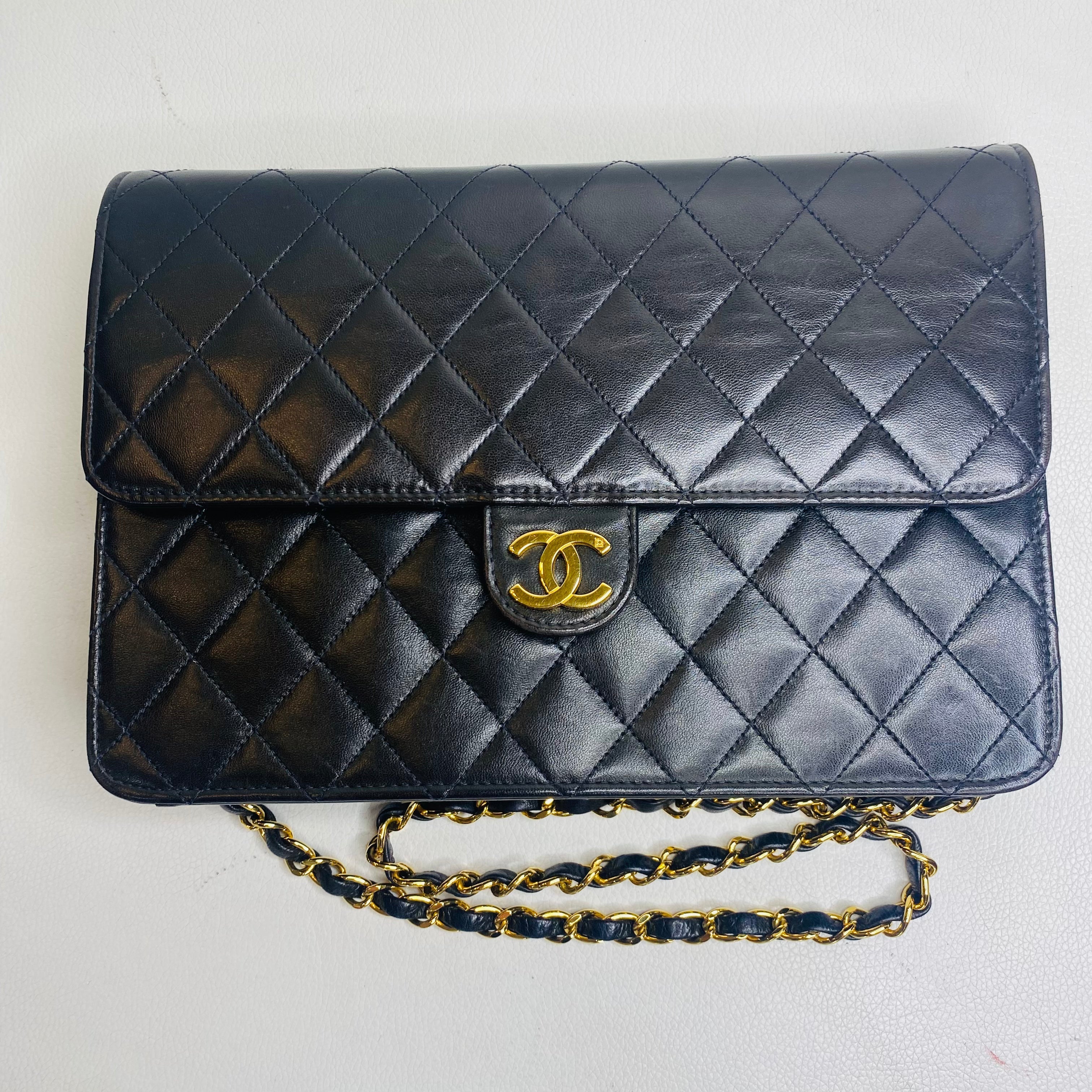 CHANEL Vintage Black Quilted Lambskin Leather Medium Single Chain Flap Bag in NEW CONDITION