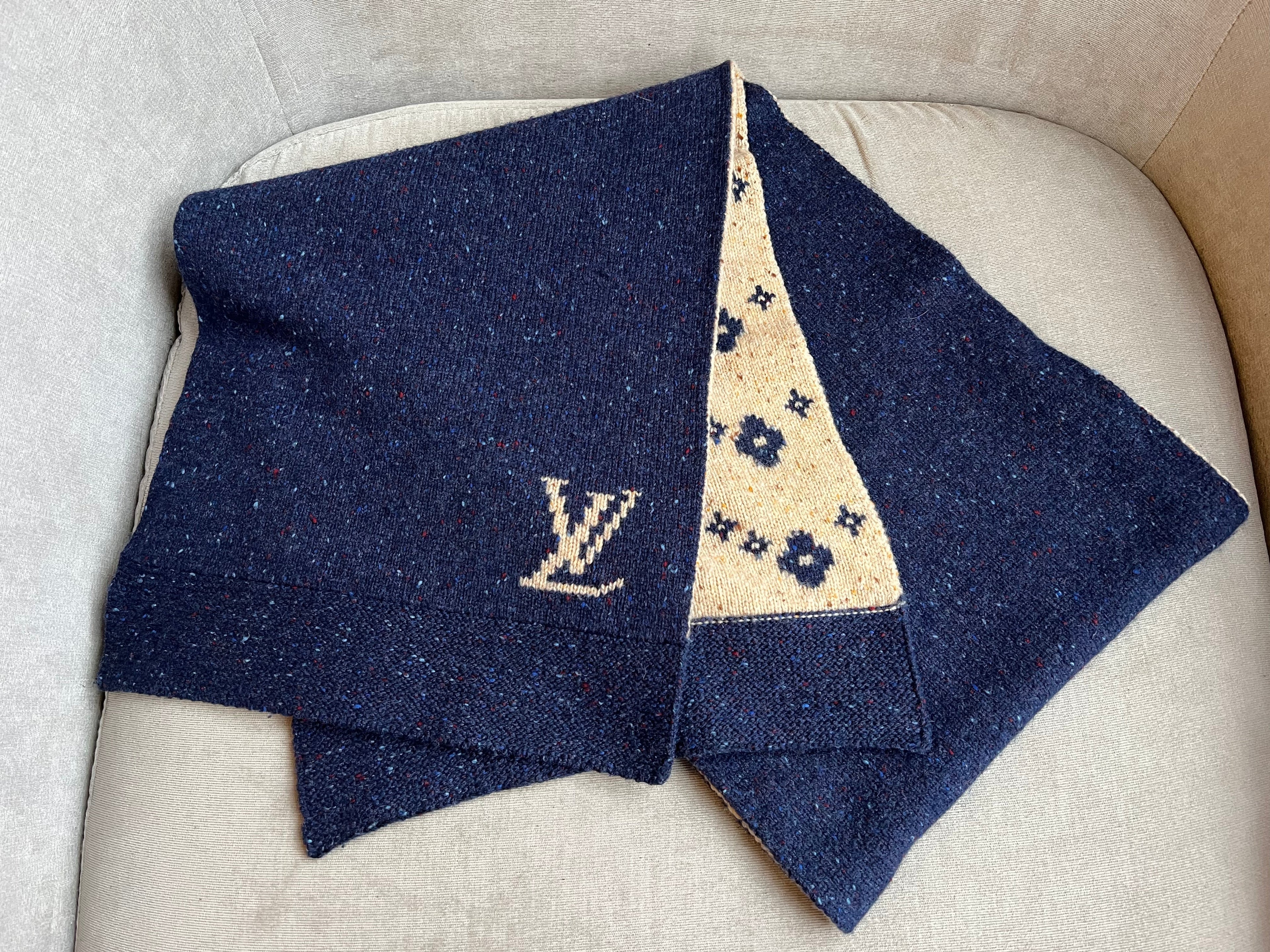 Louis Vuitton Reversible Wool Cashmere Mix Scarf in Navy and Beige