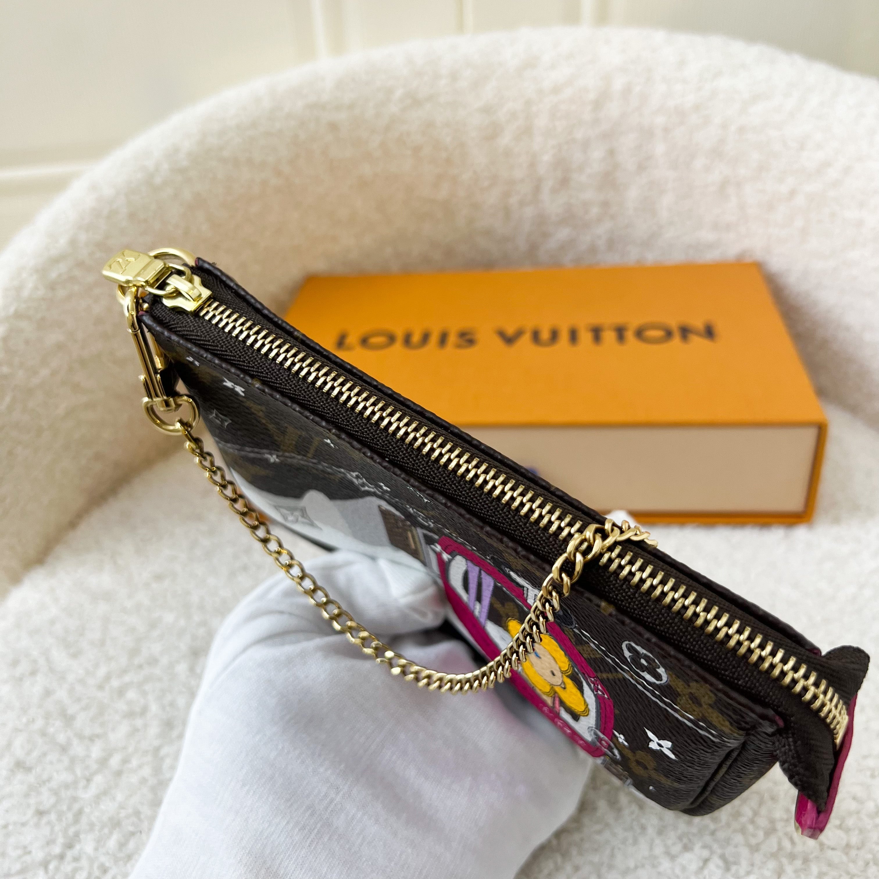 LV Mini Pochette Accessoires in Christmas 2019 Animation
