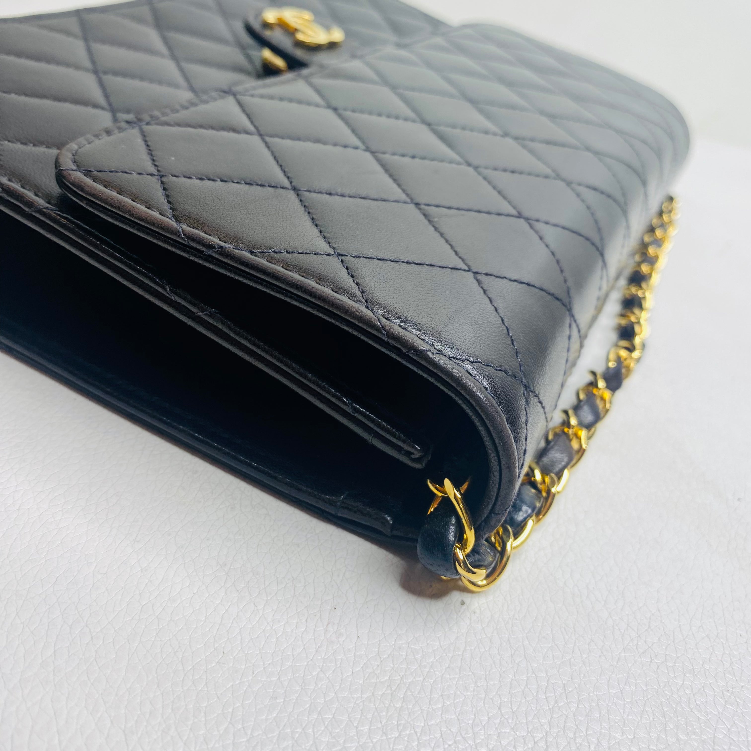 CHANEL Vintage Black Quilted Lambskin Leather Medium Single Chain Flap Bag in NEW CONDITION
