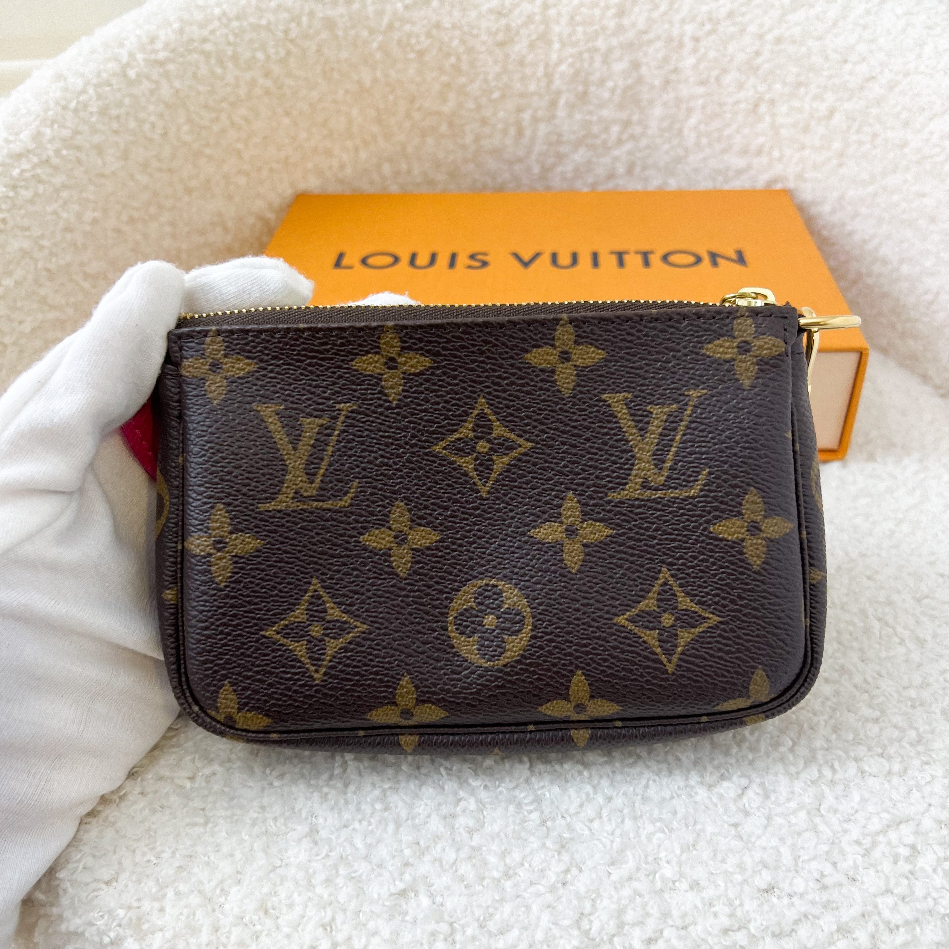 LV Mini Pochette Accessoires in Christmas 2019 Animation
