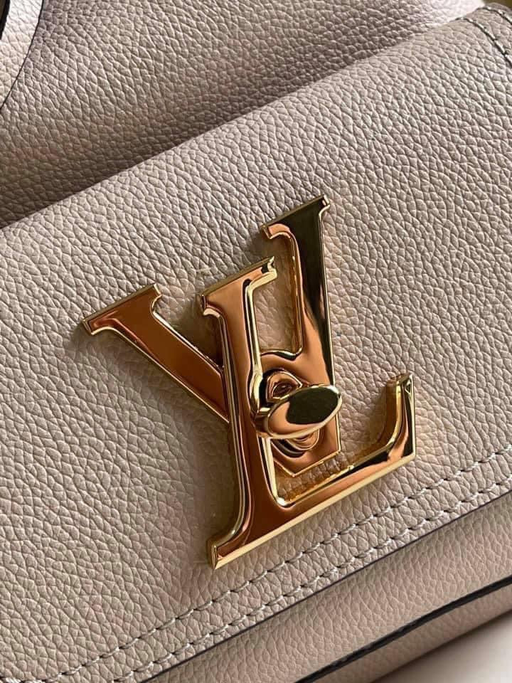 Louis Vuitton lock me bucket Bag