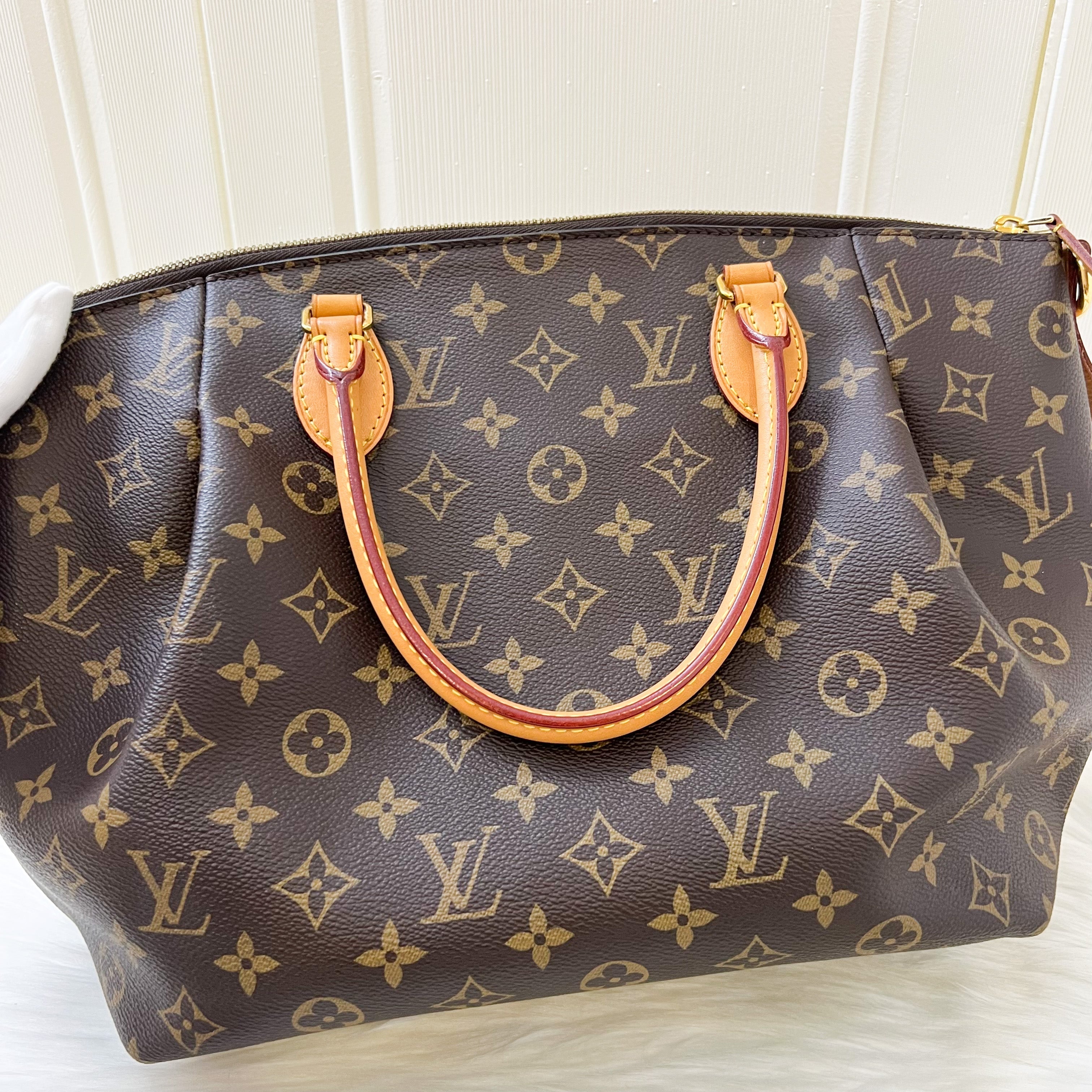 LV Turenne MM in Monogram GHW