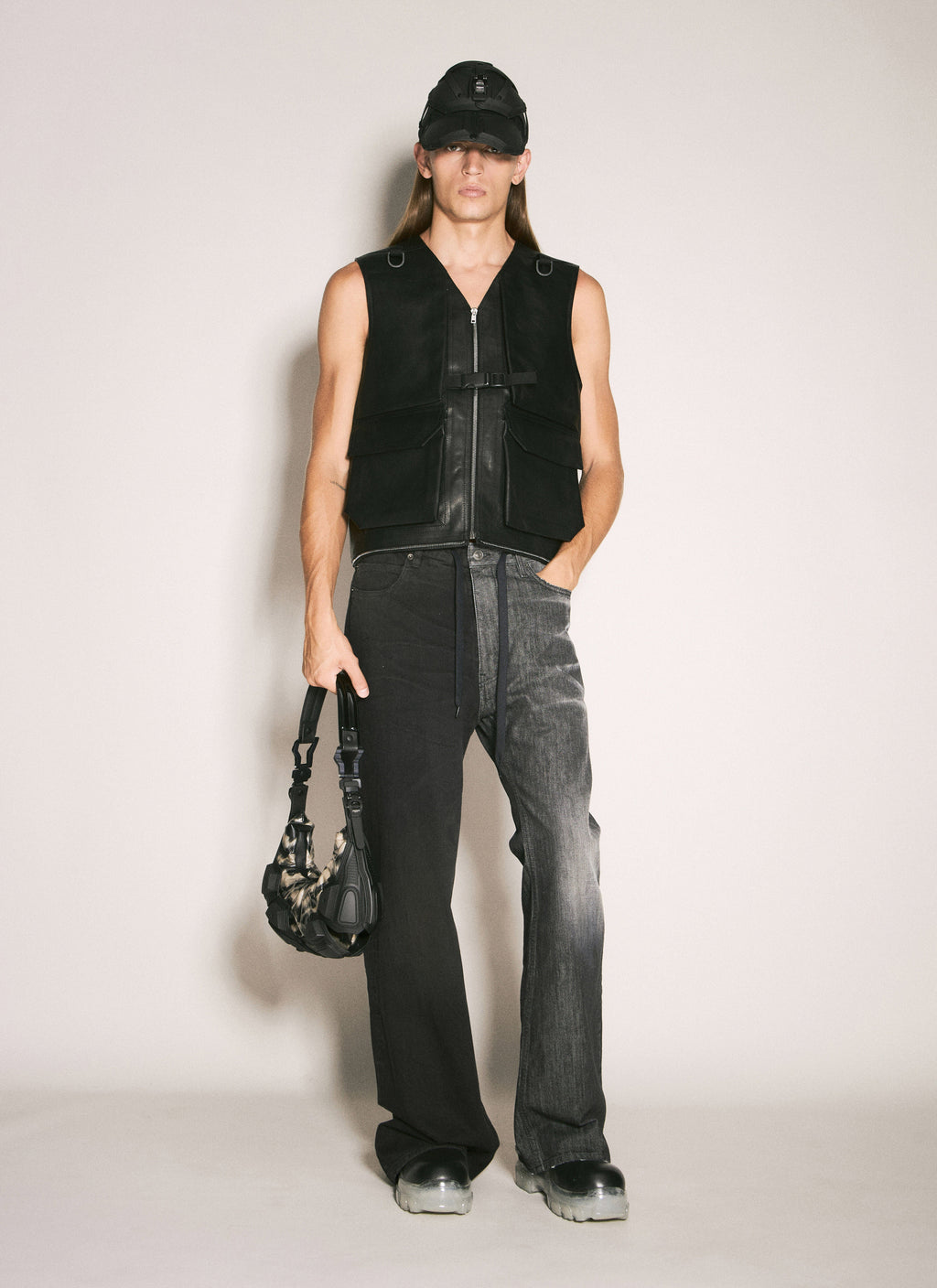 Innerraum Men Small Object M02 Half Moon Shoulder Bag