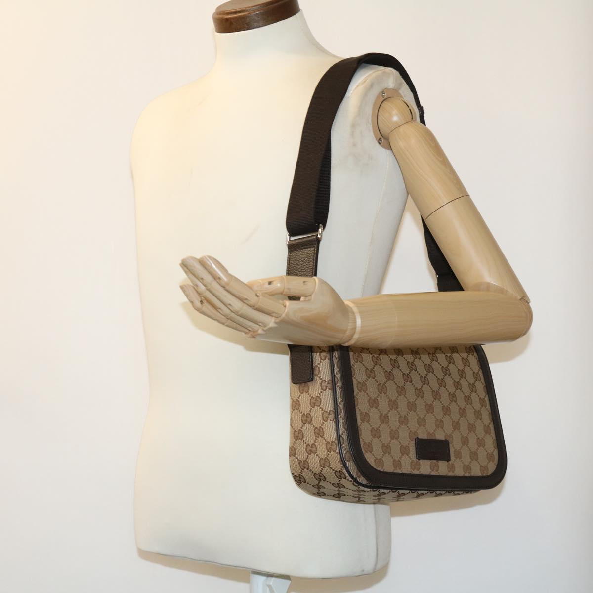 GUCCI GG Canvas Shoulder Bag Brown 449172493075 ki2329