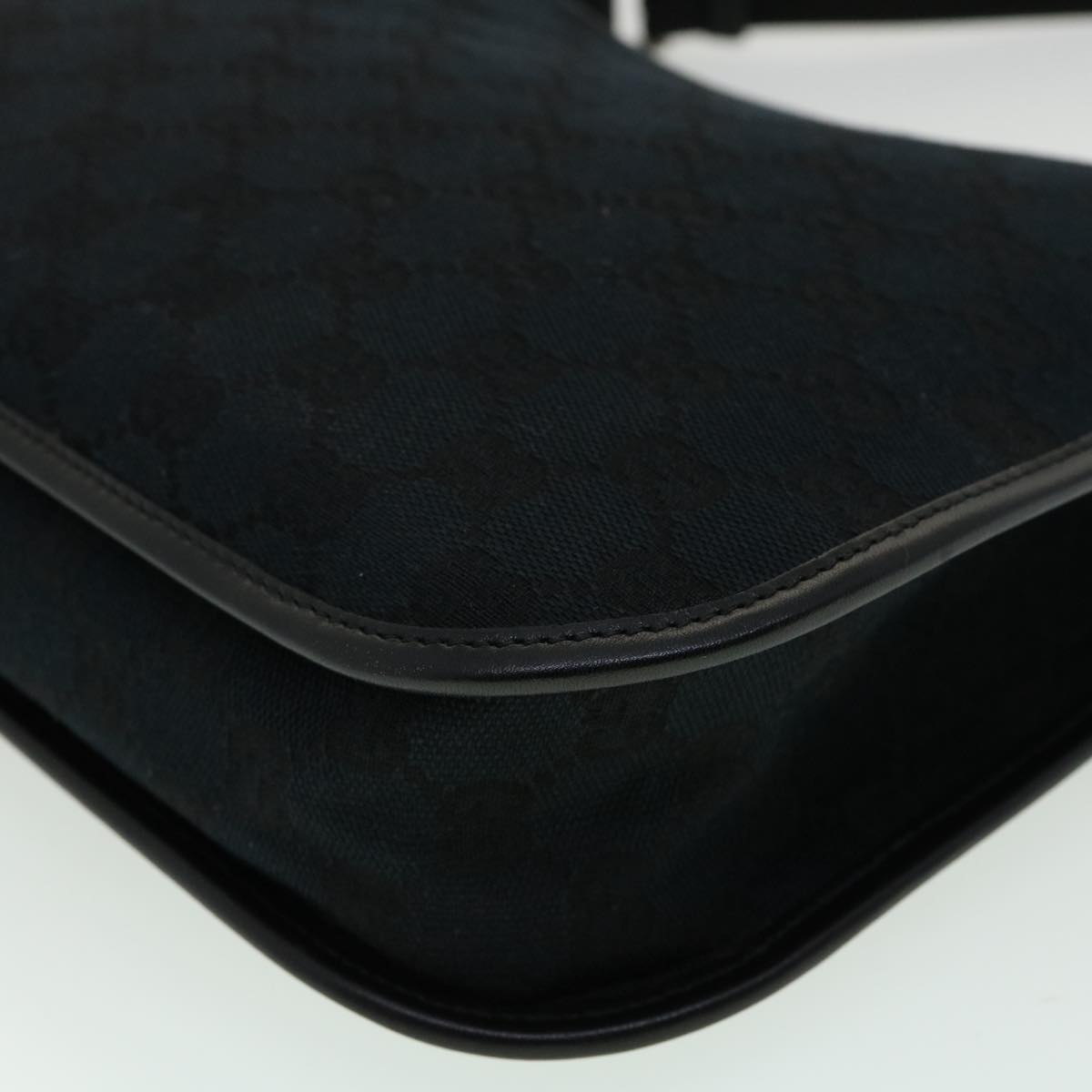 GUCCI GG Canvas Shoulder Bag Black 00141981705 ki2330