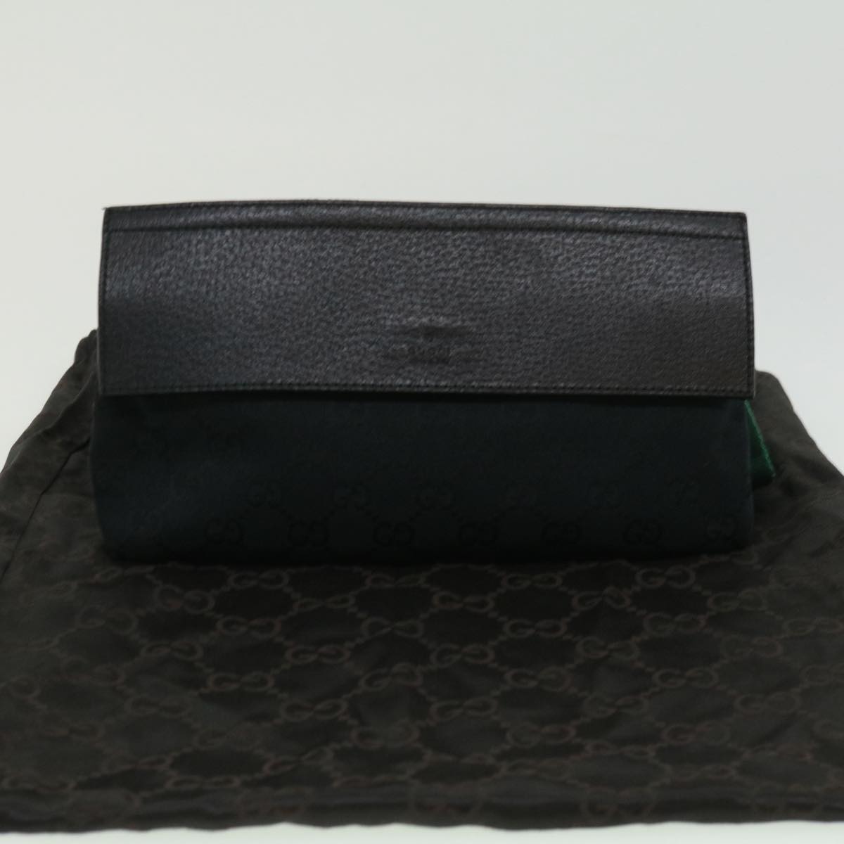 GUCCI GG Canvas Shoulder Bag Black ki2481