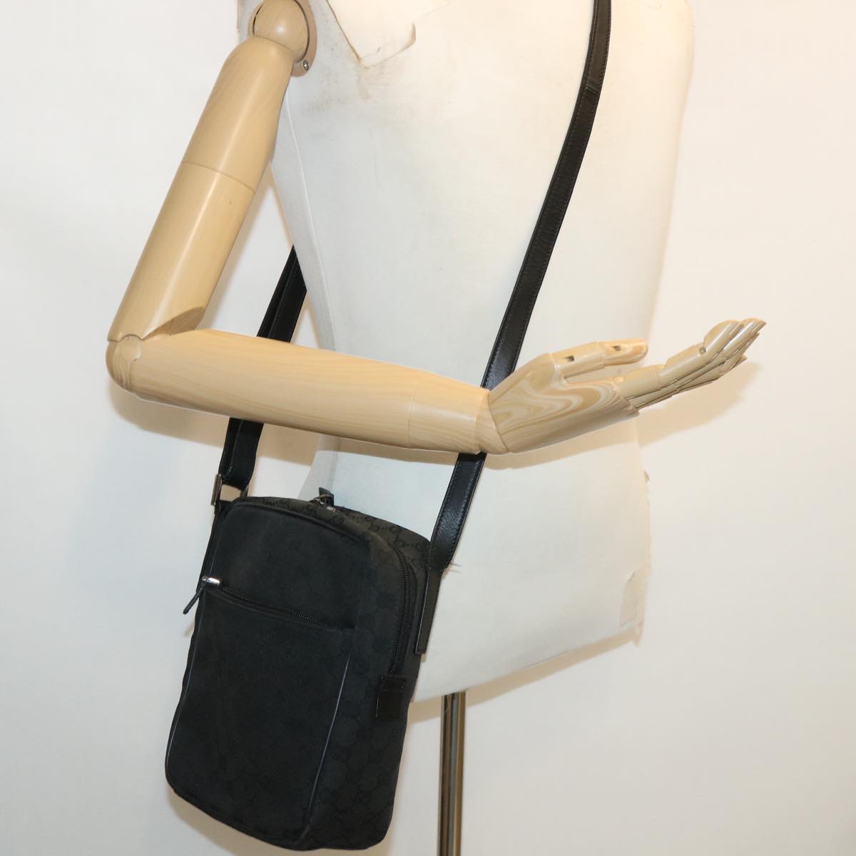 GUCCI GG Canvas Shoulder Bag Canvas Black 03136 ki2642