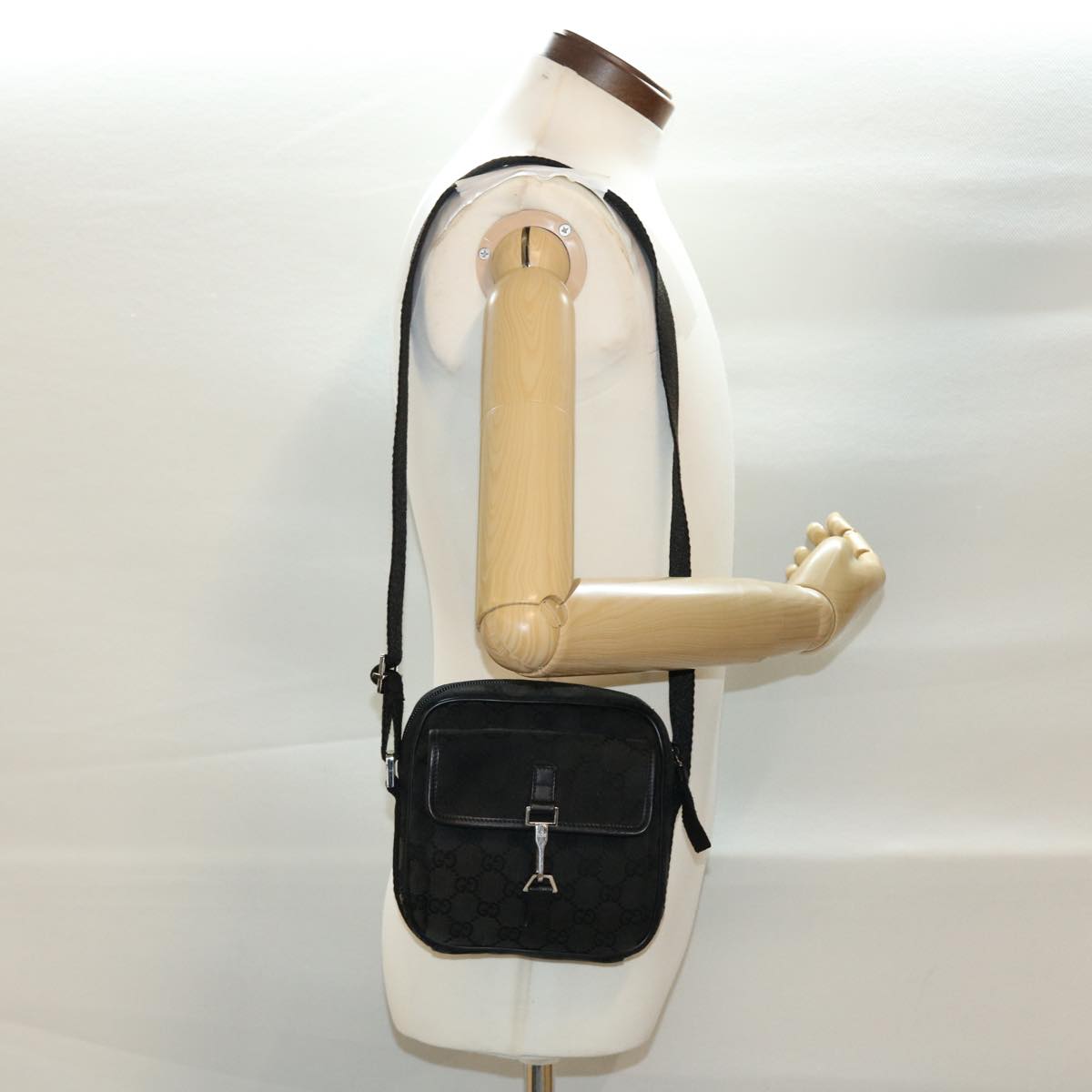 GUCCI GG Canvas Shoulder Bag Black 90470 ki2892