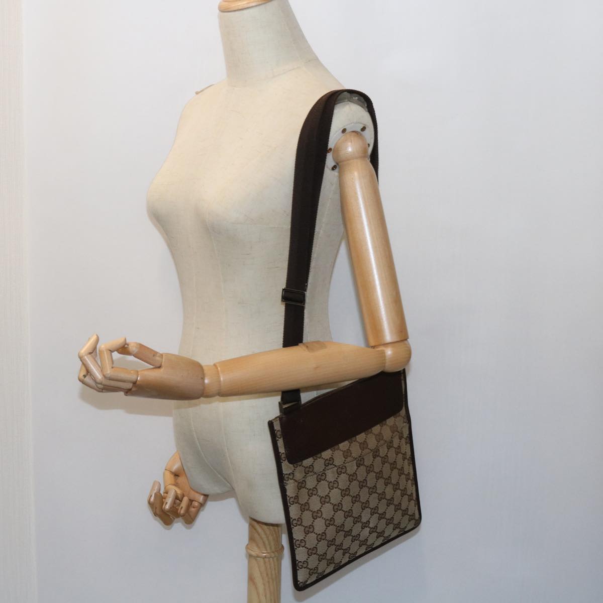 GUCCI GG Canvas Shoulder Bag Beige 27639 ki3601