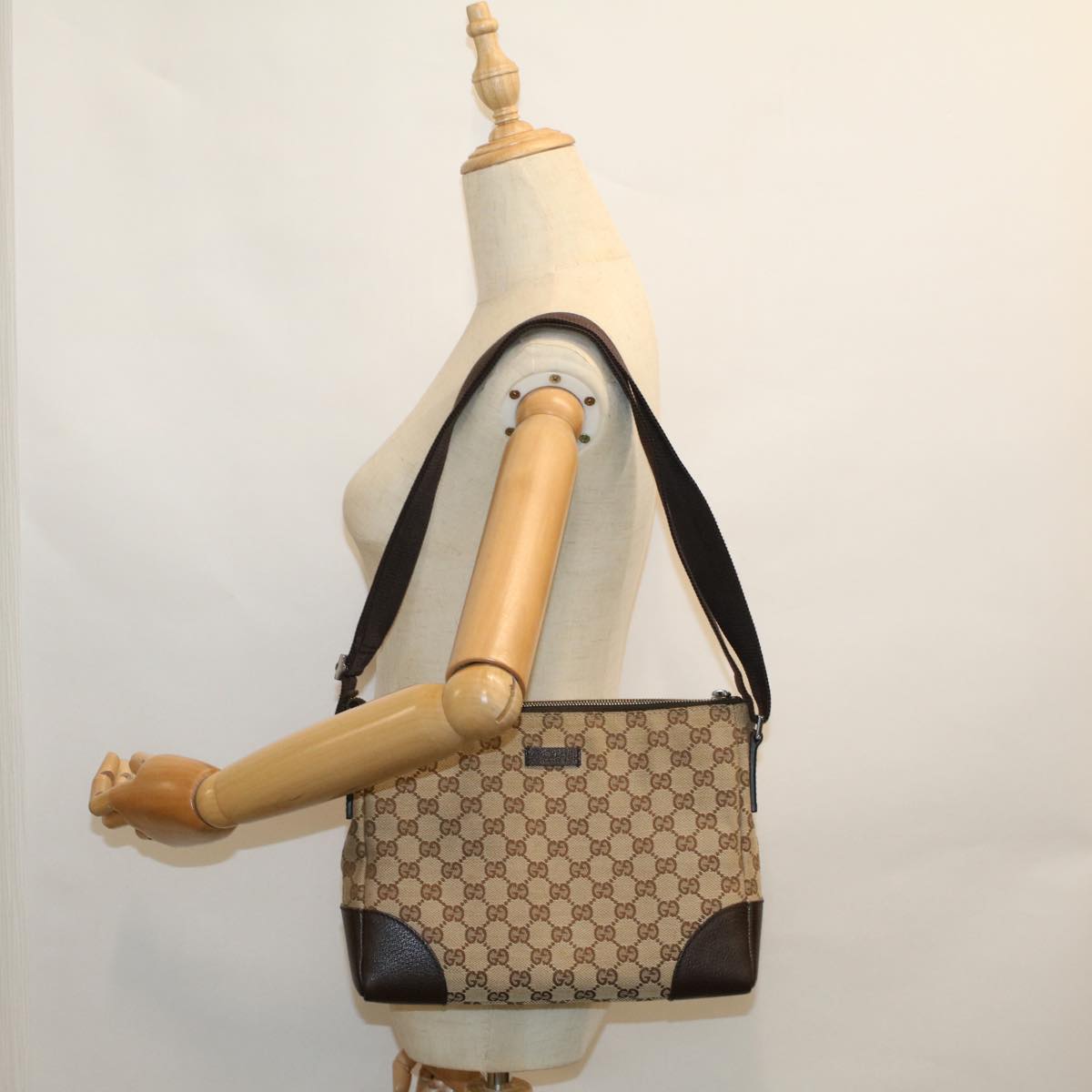 GUCCI GG Canvas Shoulder Bag Beige 114273 ki3683