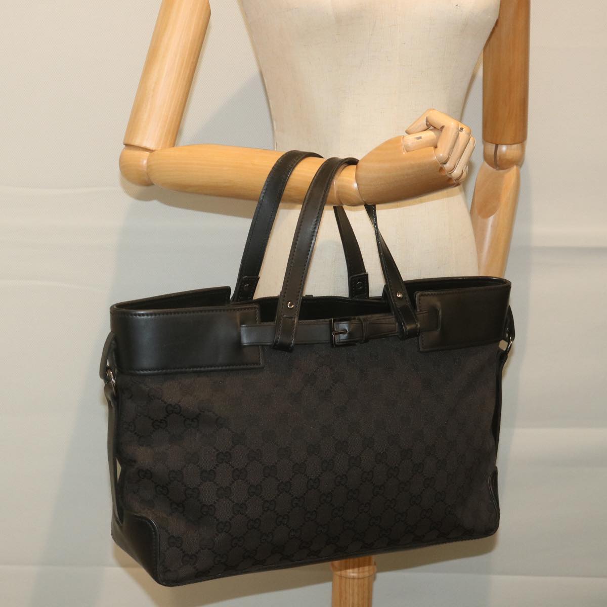 GUCCI GG Canvas Hand Bag Black ki3748