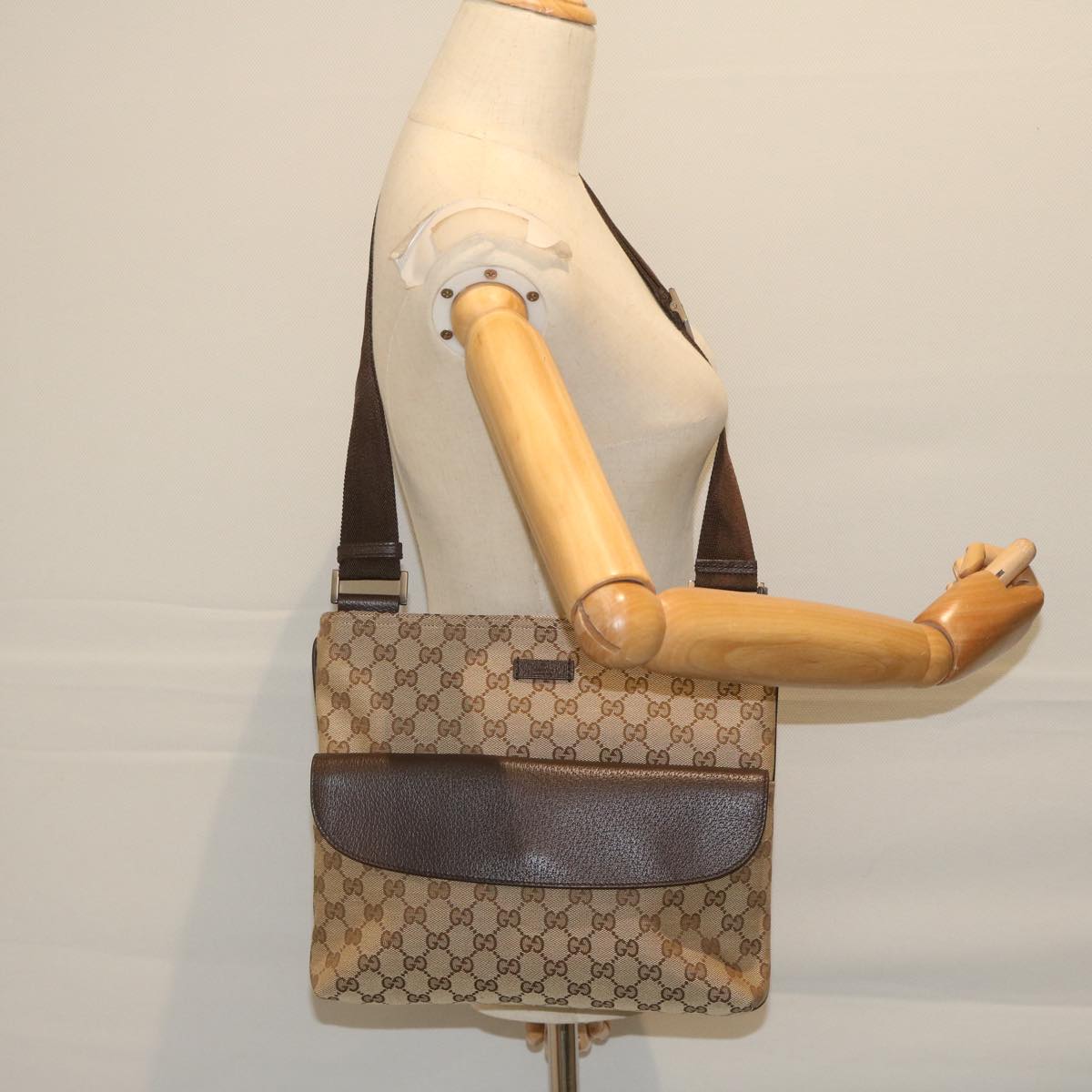GUCCI GG Canvas Shoulder Bag Beige 256100 ki3818