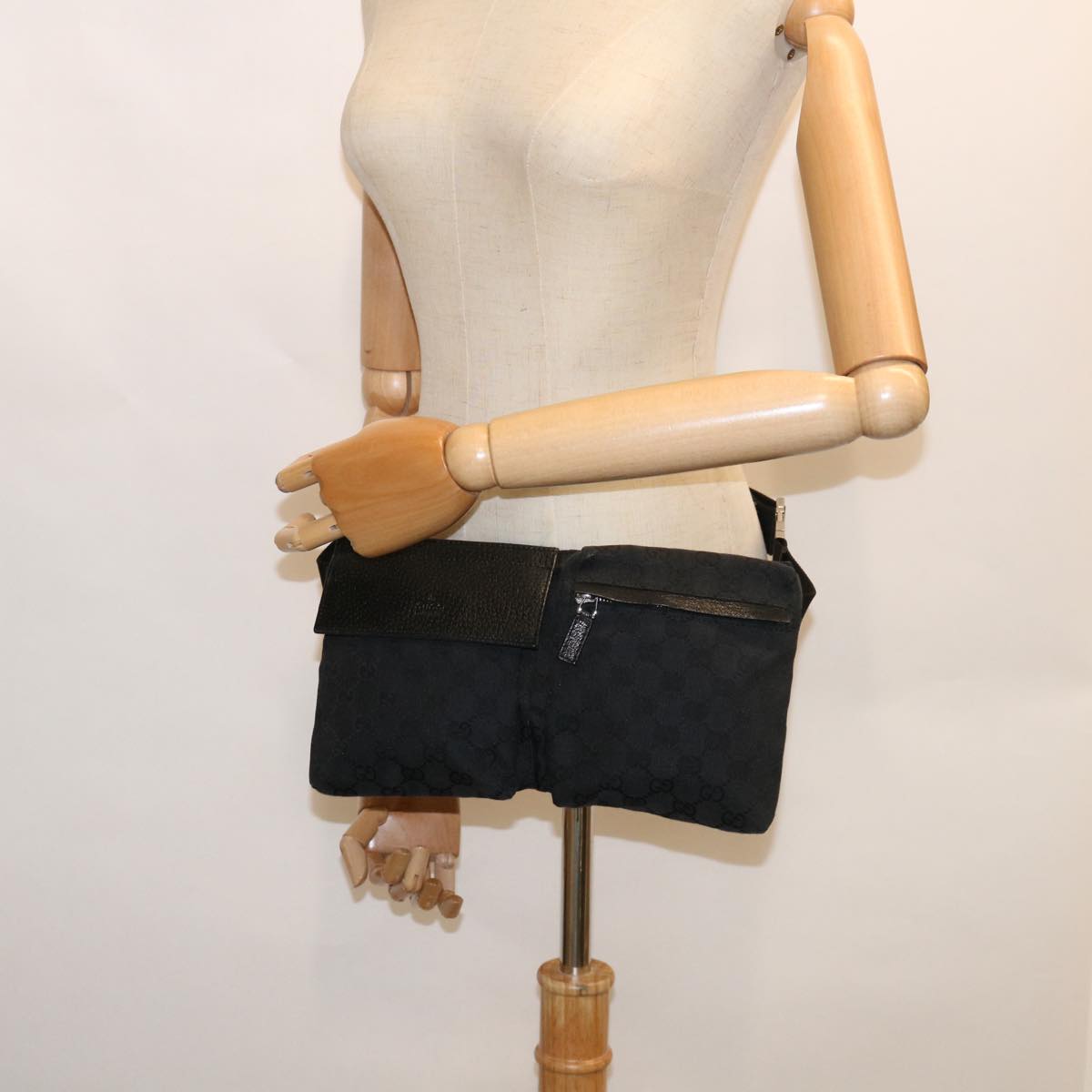 GUCCI GG Canvas Waist bag Black 28566 ki3828