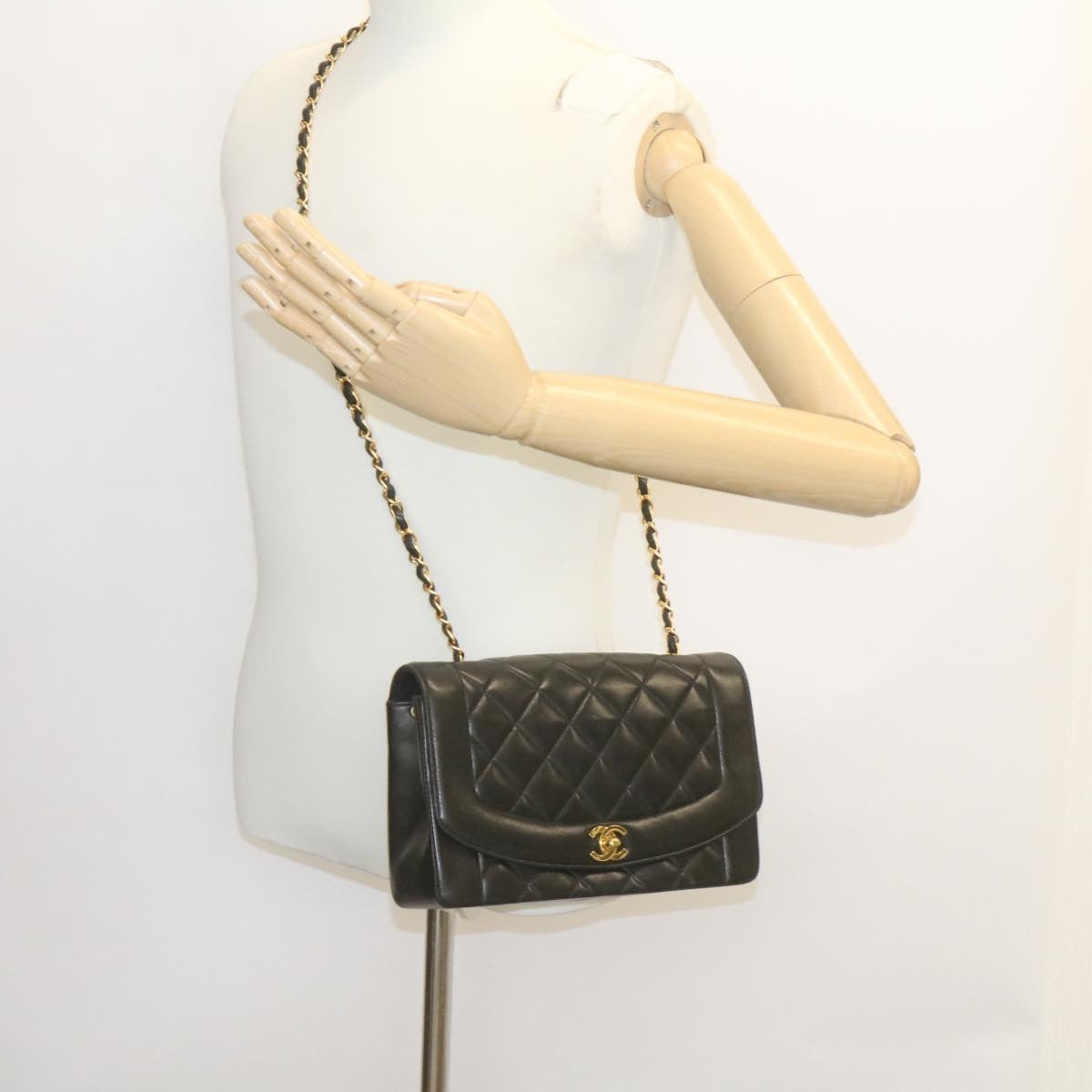 CHANEL Chain Turn Lock Diana Matelasse Shoulder Bag Lamb Skin Black knn076