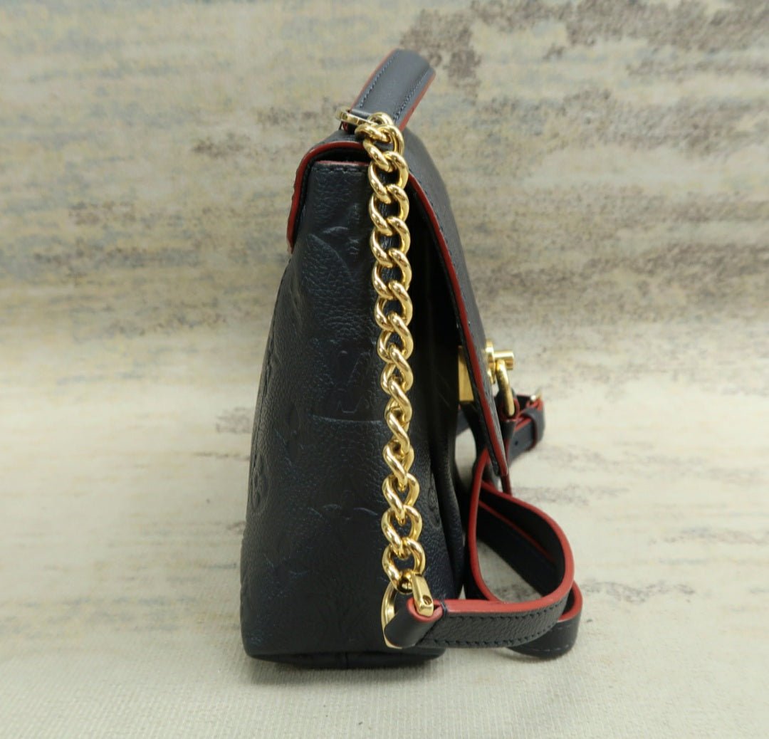 Louis Vuitton Blanche Navy Monogram Leather Shoulder bag