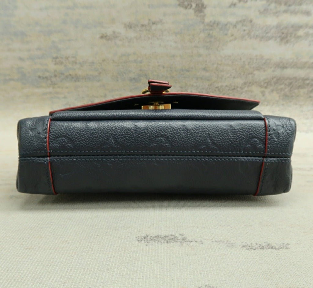 Louis Vuitton Blanche Navy Monogram Leather Shoulder bag