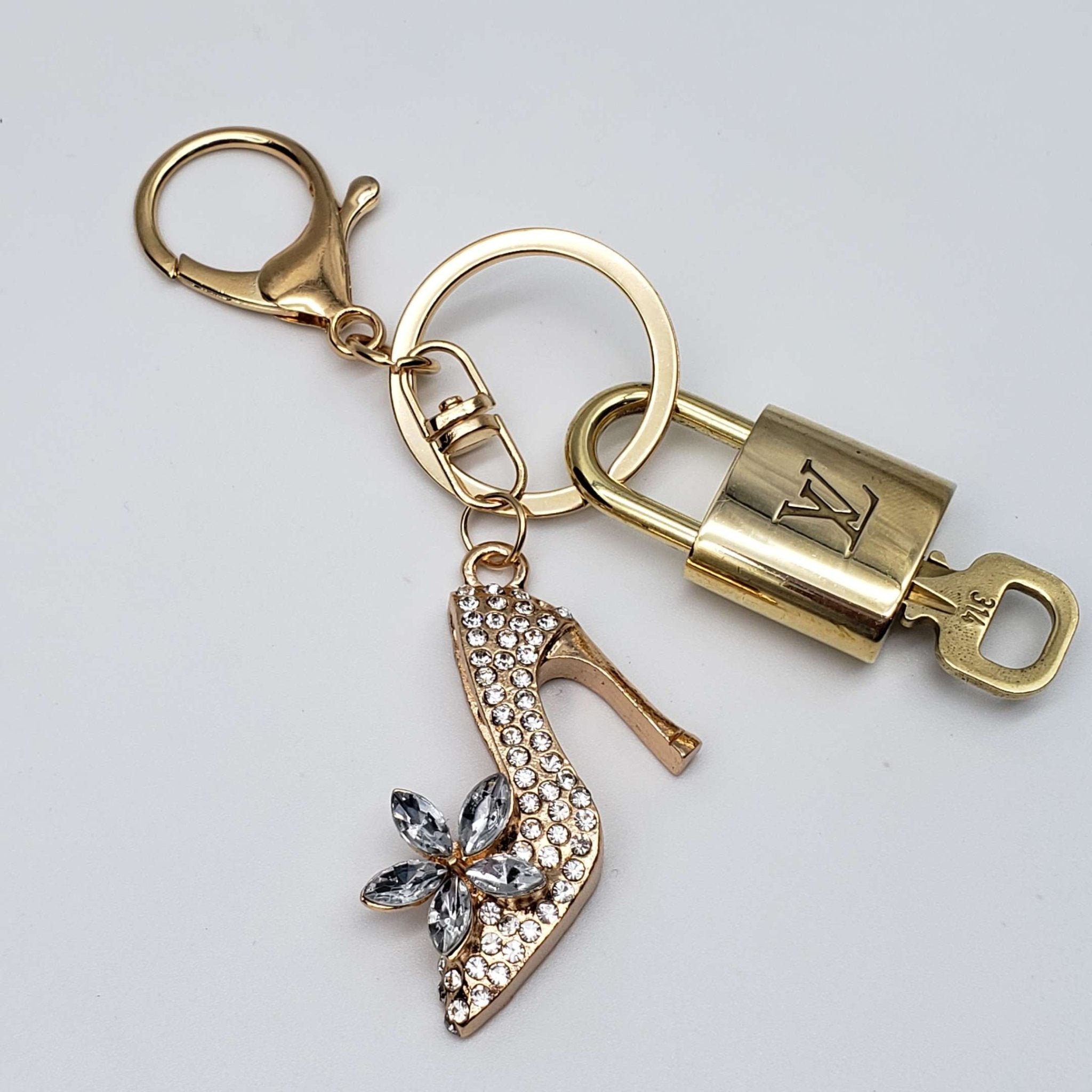 100%  Louis Vuitton Lock and Key with Unbranded Keychain, Keycharm, Bagcharm