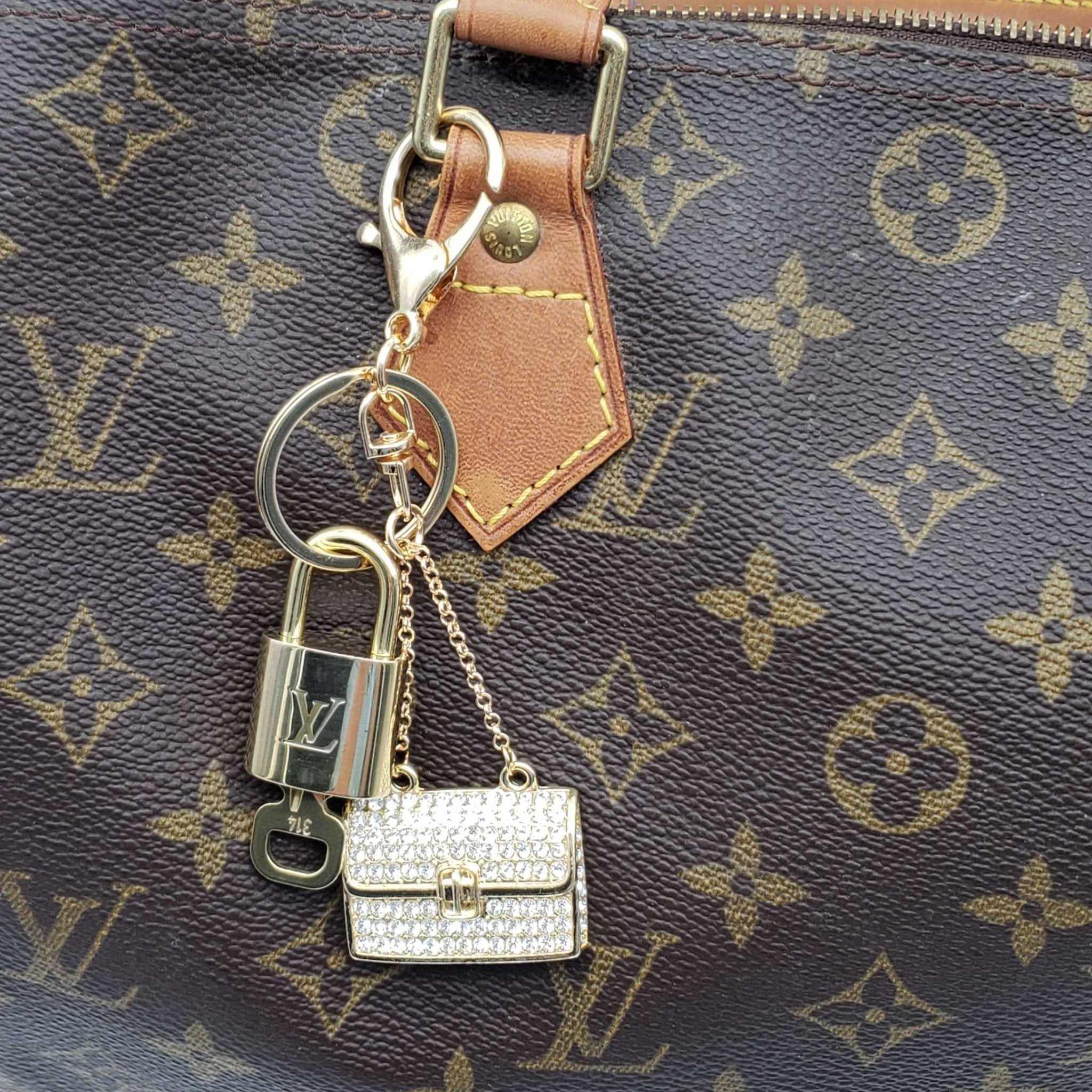 100%  Louis Vuitton Lock and Key with Unbranded Keychain, Keycharm, Bagcharm