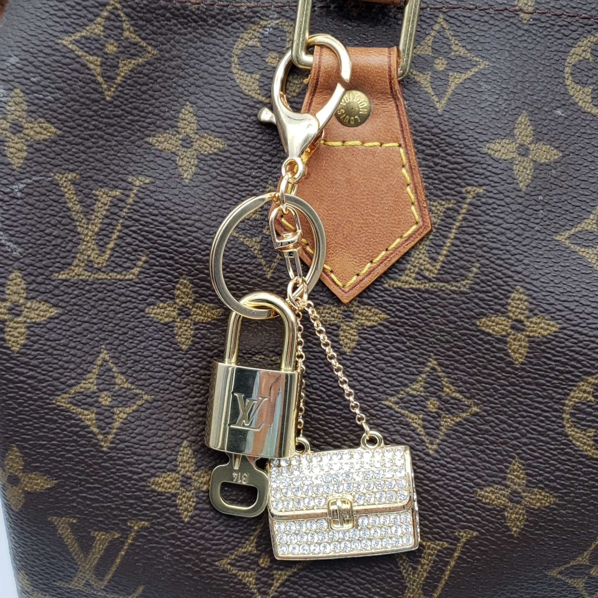 100%  Louis Vuitton Lock and Key with Unbranded Keychain, Keycharm, Bagcharm