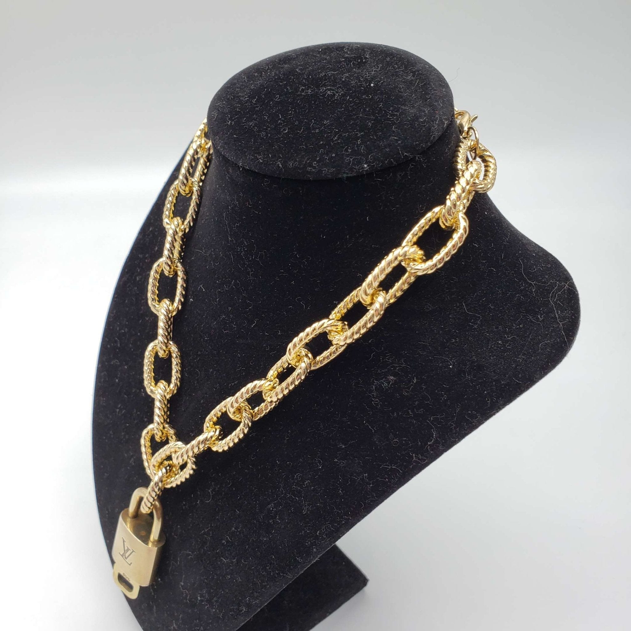 100%  Louis Vuitton Lock and Key with Unbranded Chain Necklace