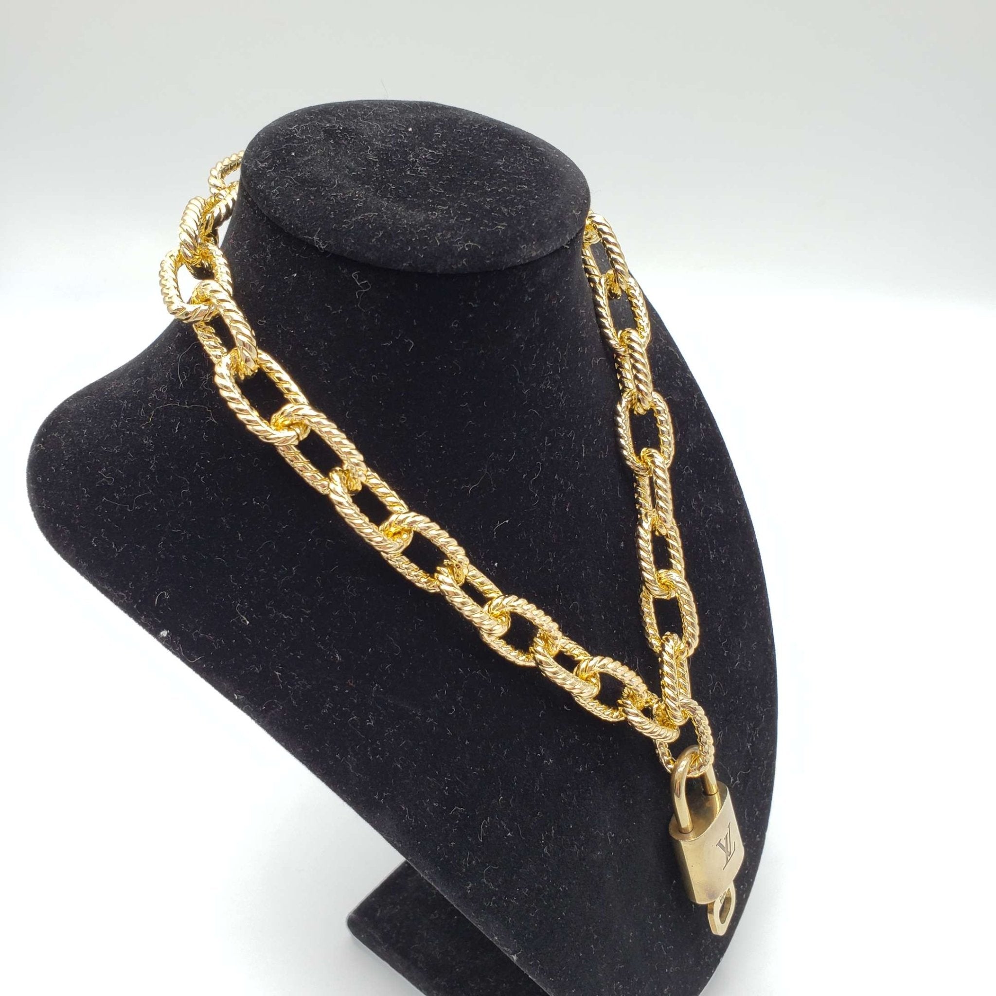 100%  Louis Vuitton Lock and Key with Unbranded Chain Necklace