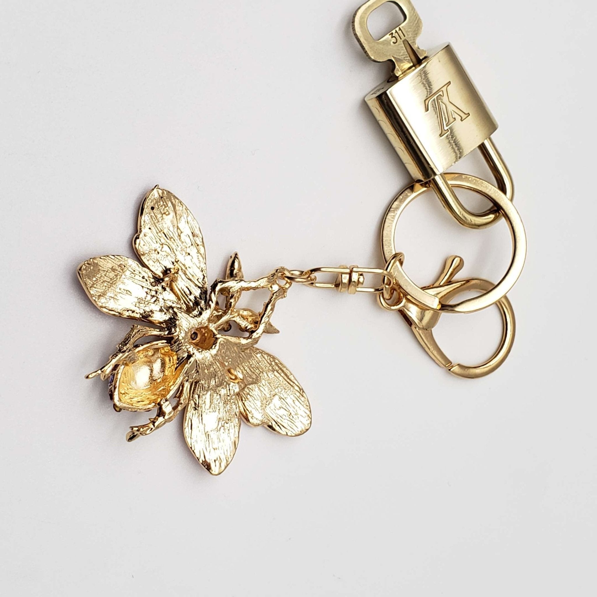 100%  Louis Vuitton Lock and Key with Unbranded Keychain, Keycharm, Bagcharm