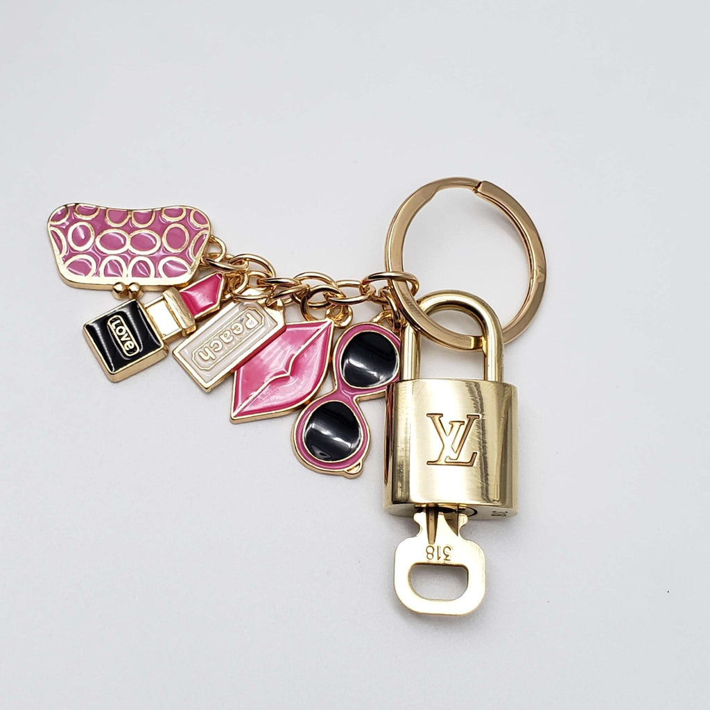 100%  Louis Vuitton Lock and Key with Unbranded Keychain, Keycharm, Bagcharm