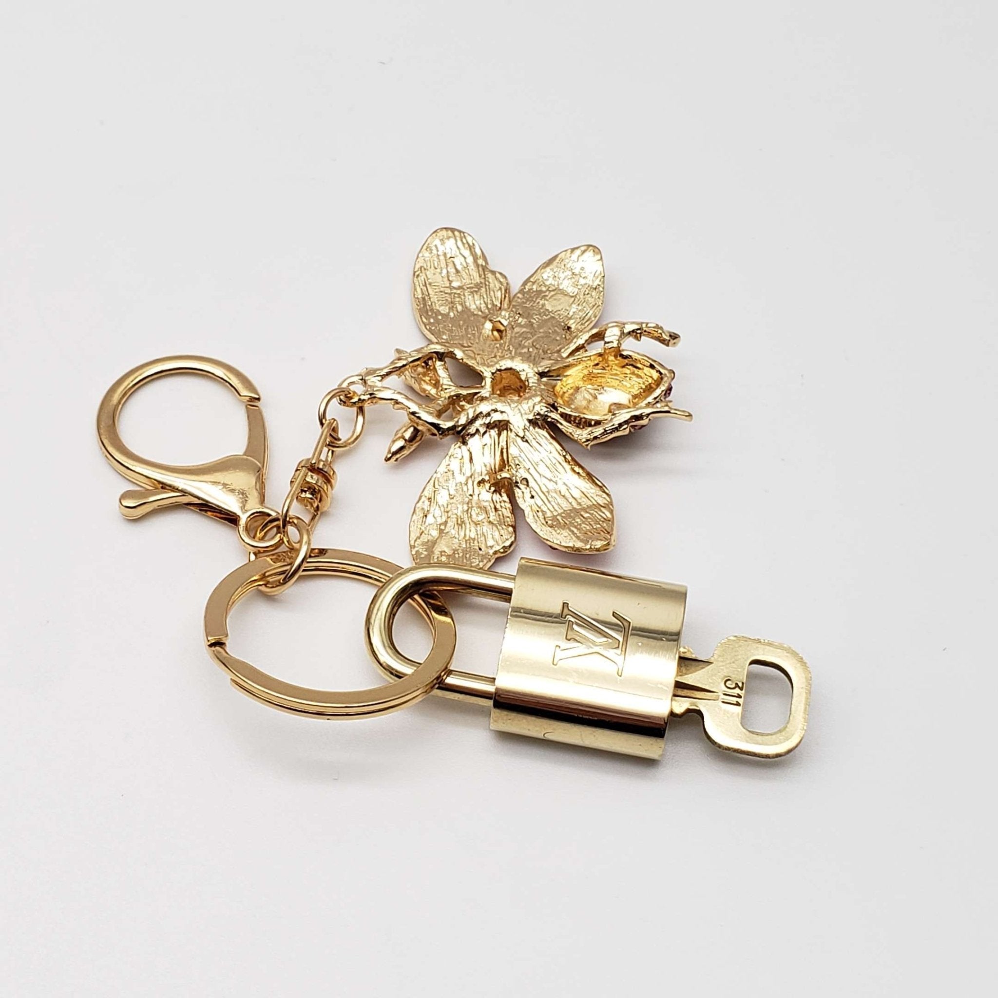 100%  Louis Vuitton Lock and Key with Unbranded Keychain, Keycharm, Bagcharm