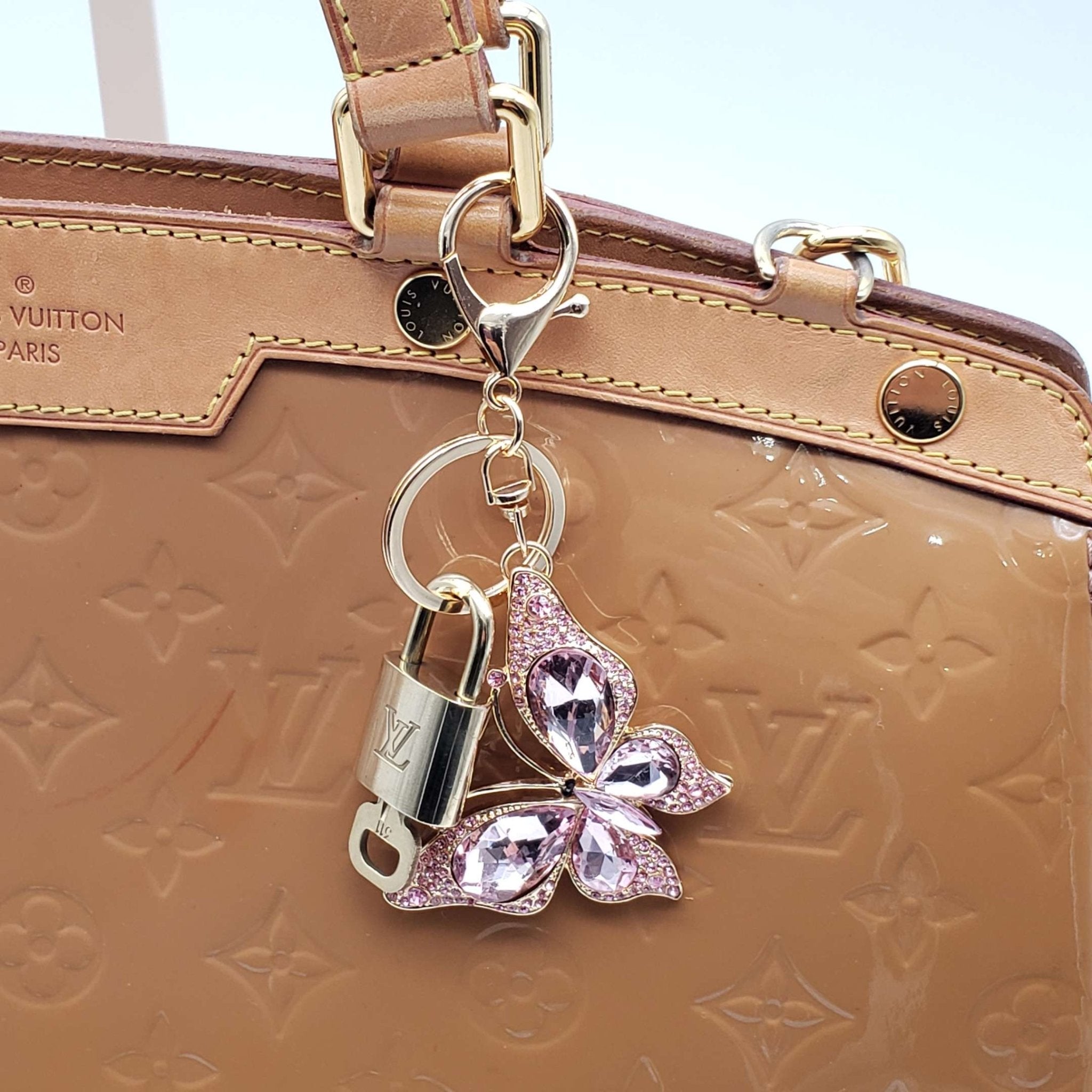 100%  Louis Vuitton Lock and Key with Unbranded Keychain, Keycharm, Bagcharm