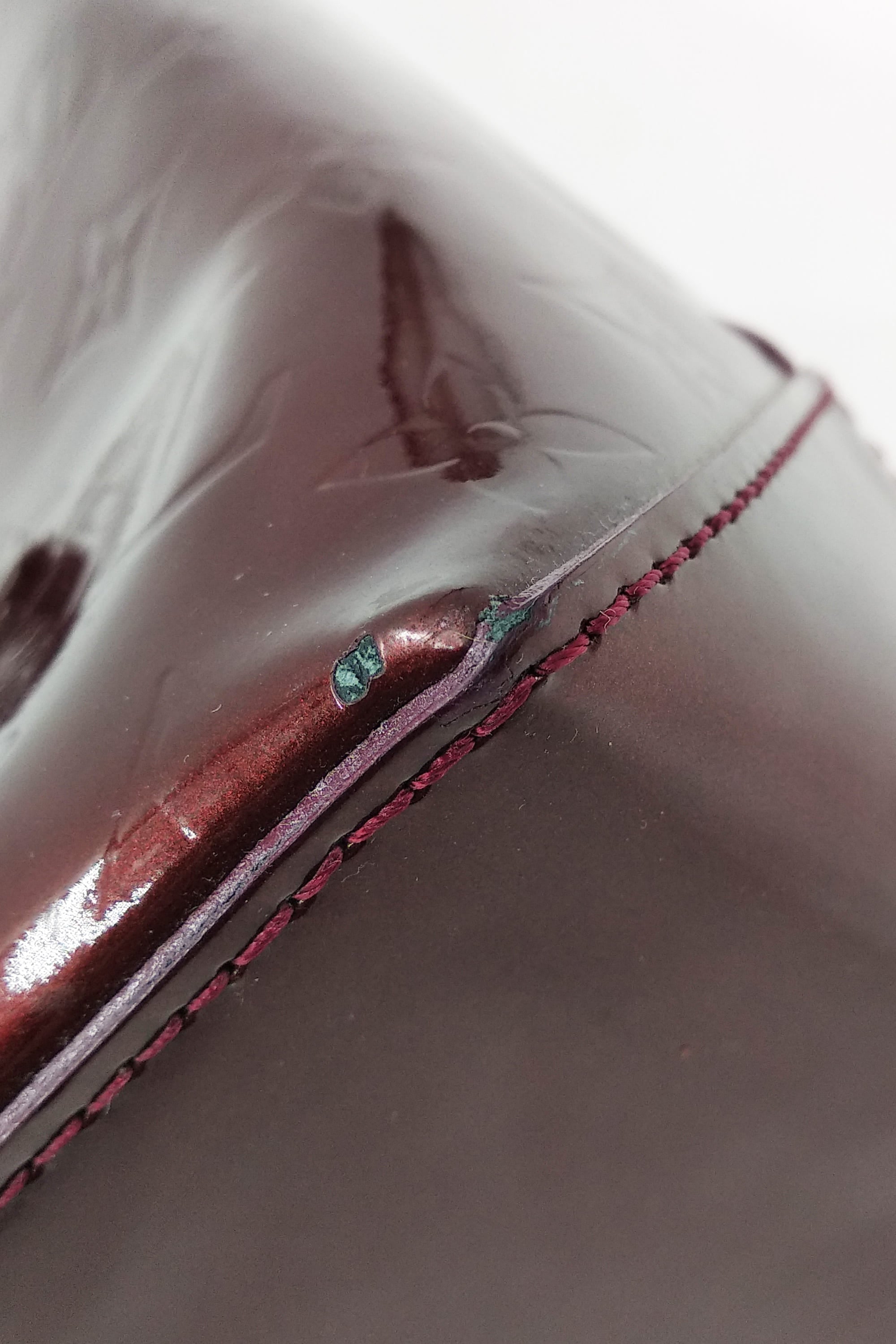 Monogram Vernis Wilshire MM Maroon