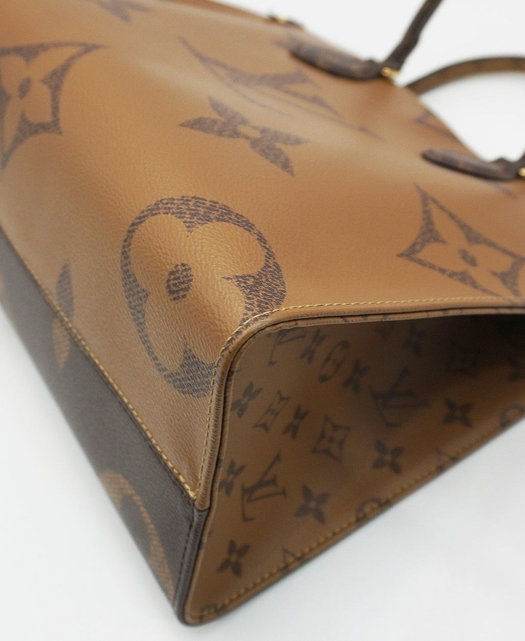 Reverse Monogram Onthego MM Brown, Multicolor