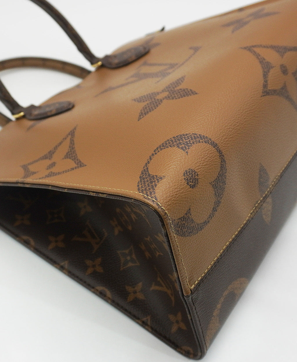 Reverse Monogram Onthego MM Brown, Multicolor