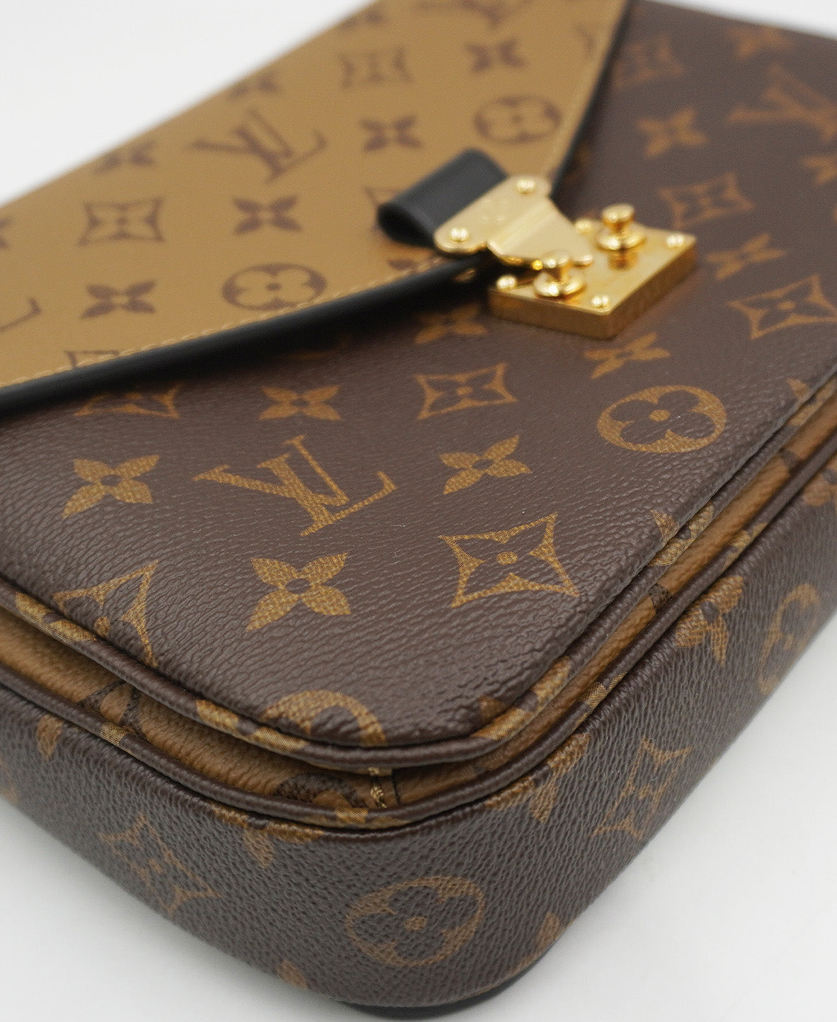 Monogram Reverse Canvas Pochette Metis Brown