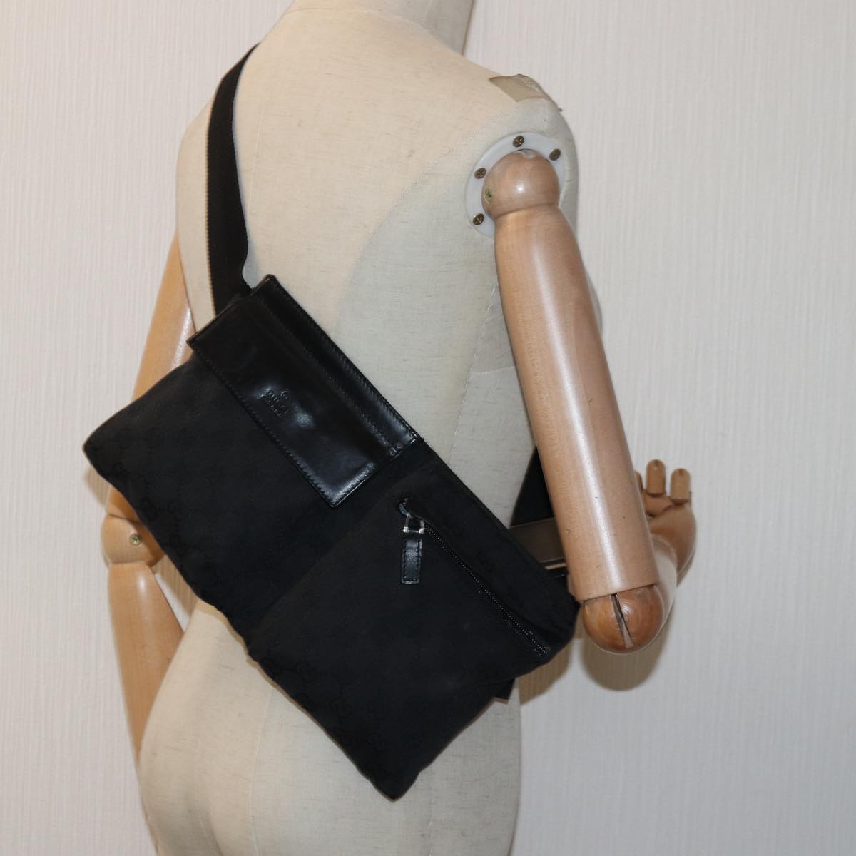 GUCCI GG Canvas Waist bag Black 28566 mr292