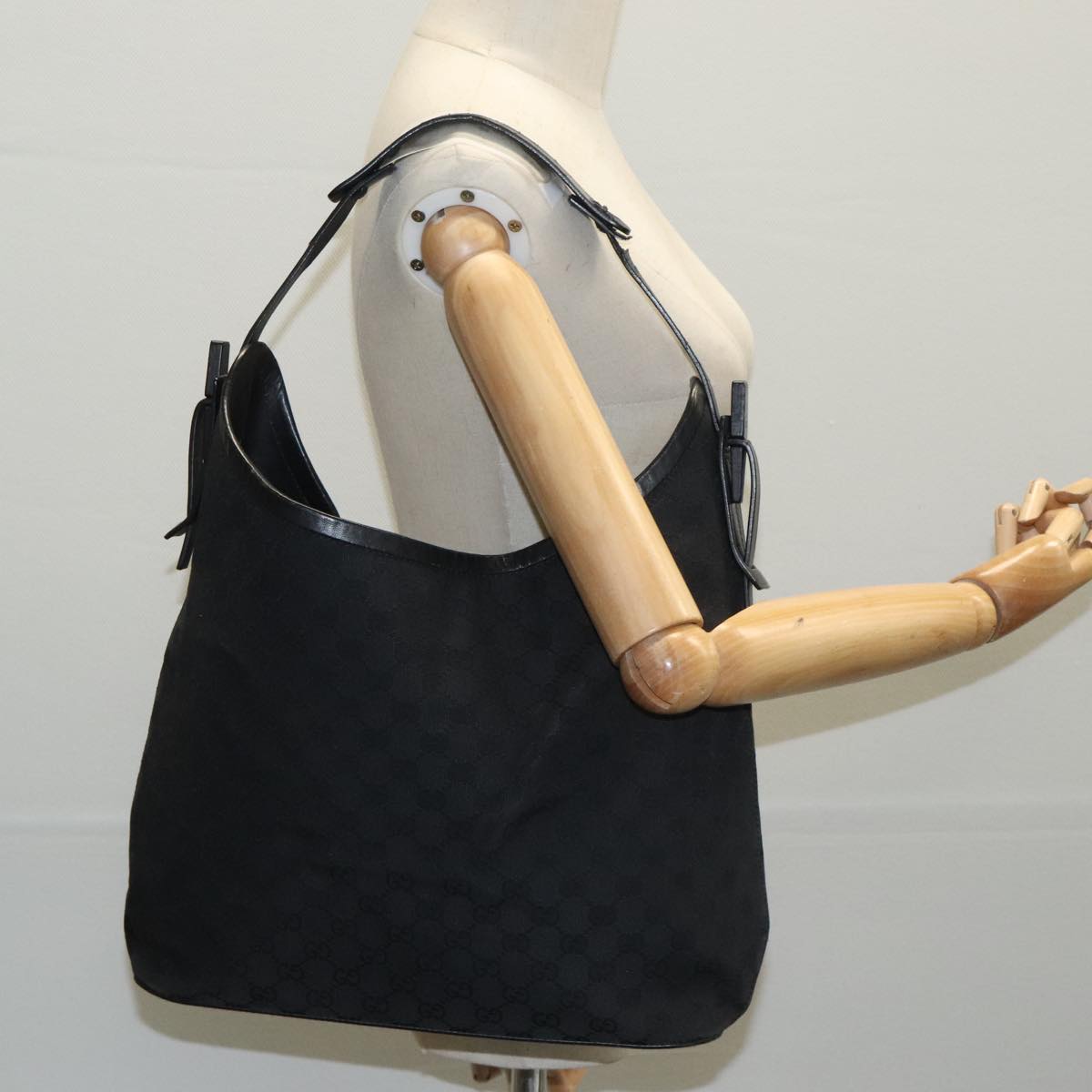 GUCCI GG Canvas Hand Bag Black Silver mr651